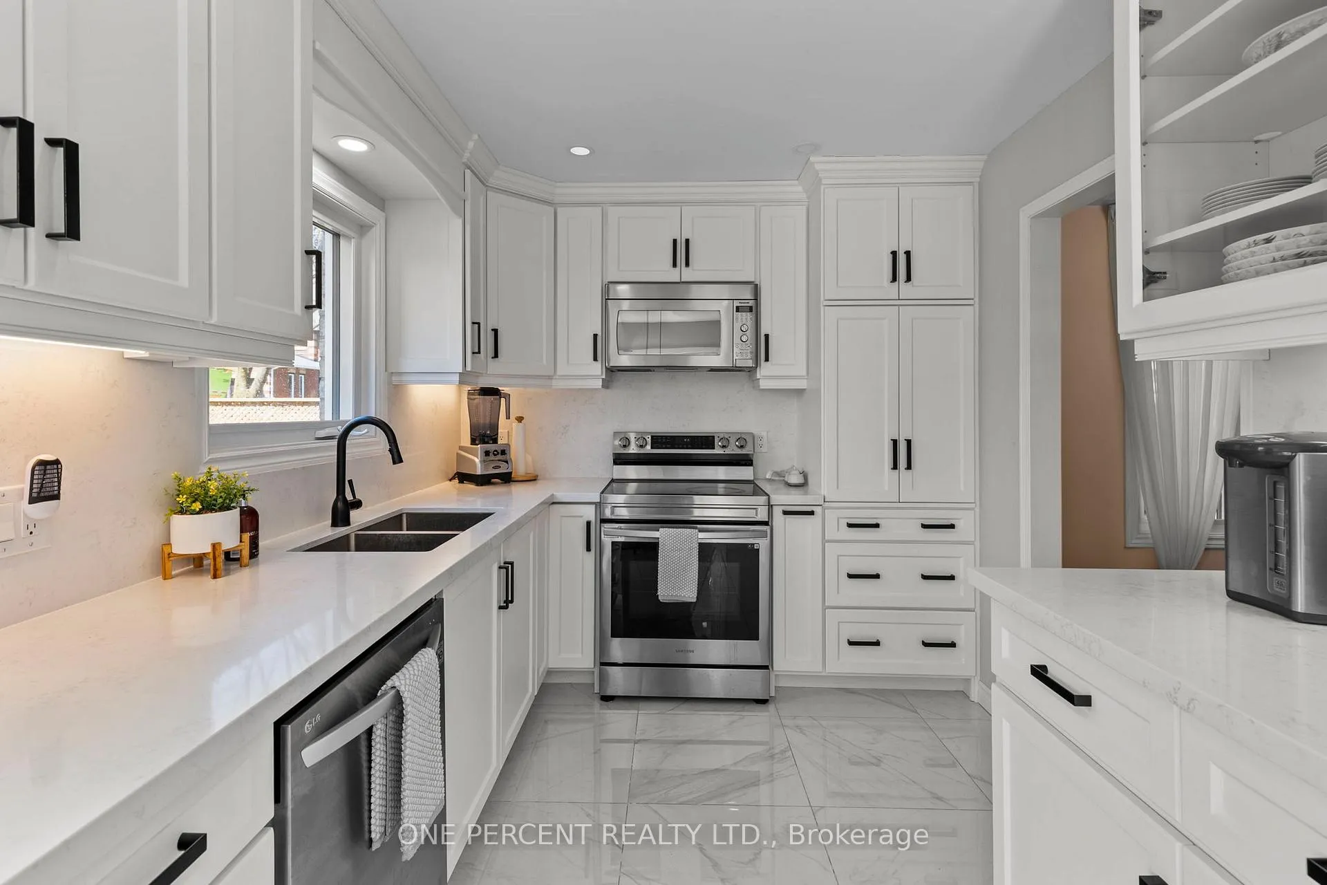 Photo 7 of 1 Dixon Court, Barrie, Painswick North — HOMEH