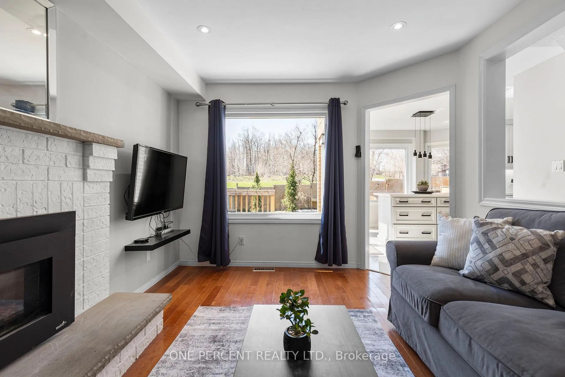 Photo 10 of 1 Dixon Court, Barrie, Painswick North — HOMEH