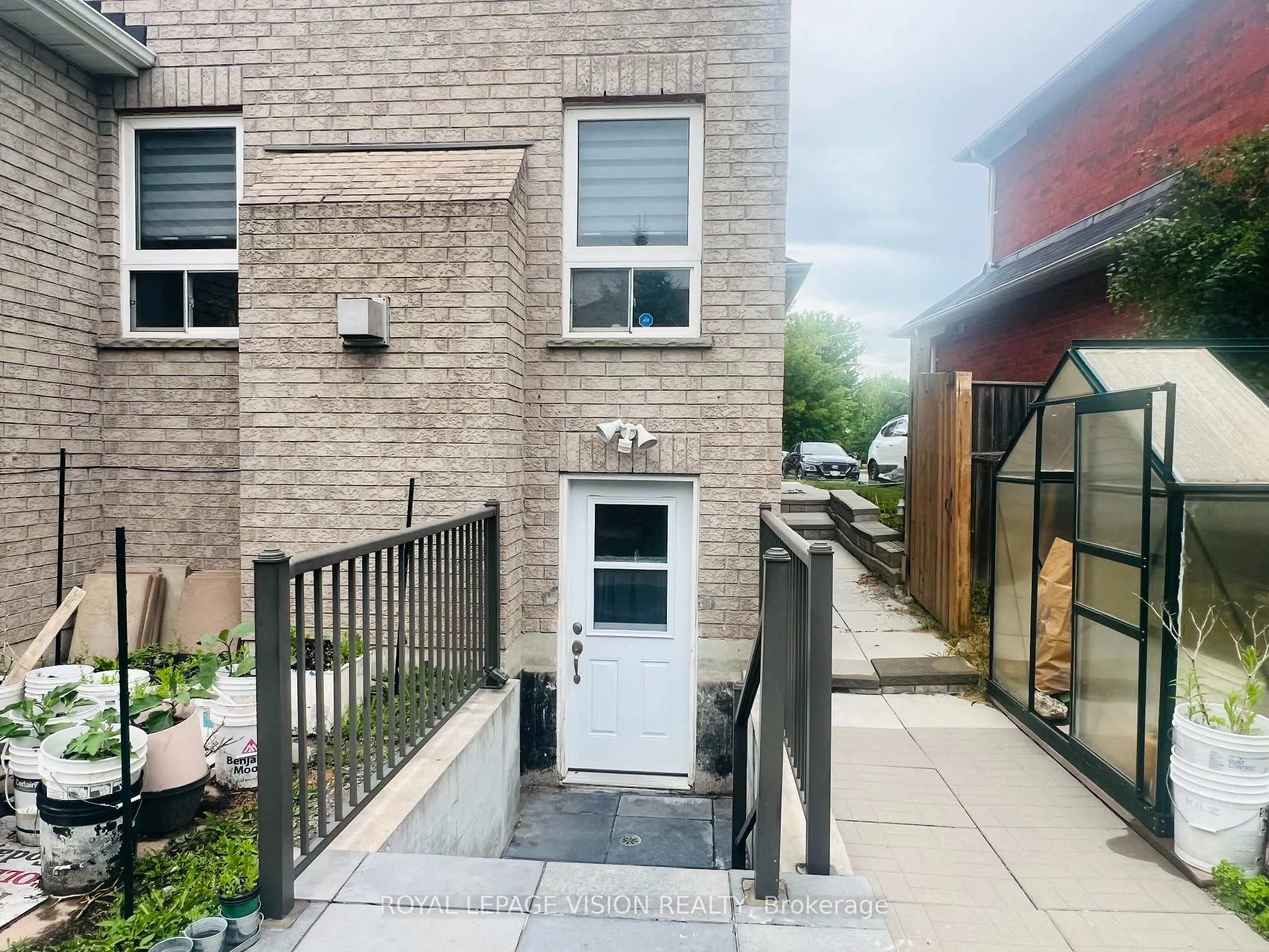 Photo 2 of Unit Bsmt, 25 Gabrielle Crescent, Whitby, Rolling Acres — HOMEH