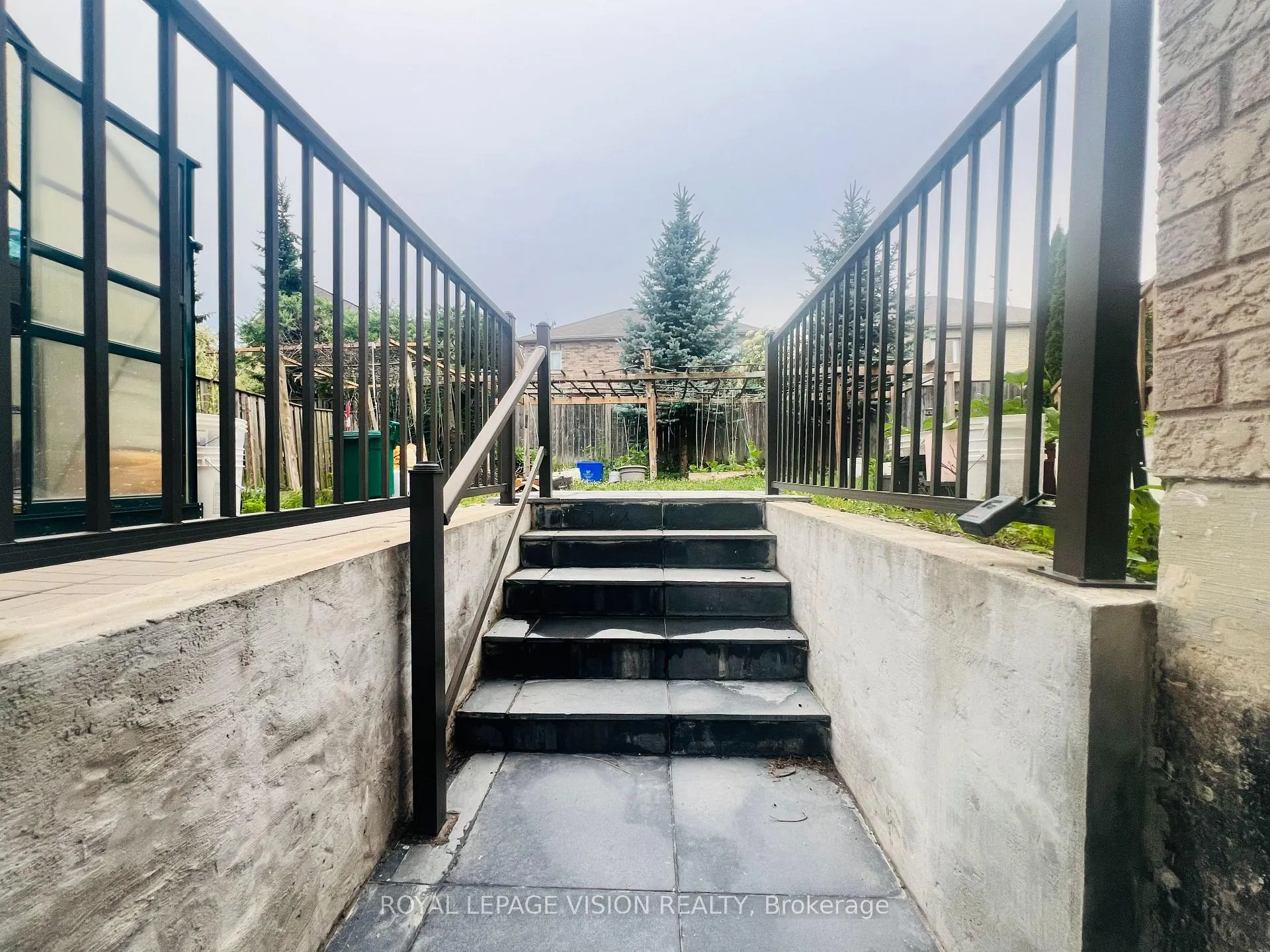 Photo 3 of Unit Bsmt, 25 Gabrielle Crescent, Whitby, Rolling Acres — HOMEH