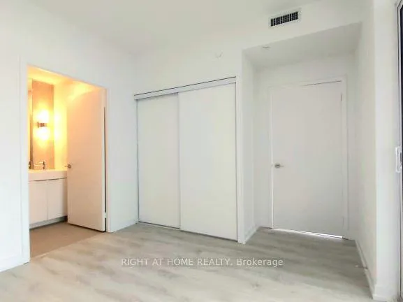 Photo 5 of Unit 1312, 33 Helendale Avenue, Toronto, Yonge-Eglinton — HOMEH