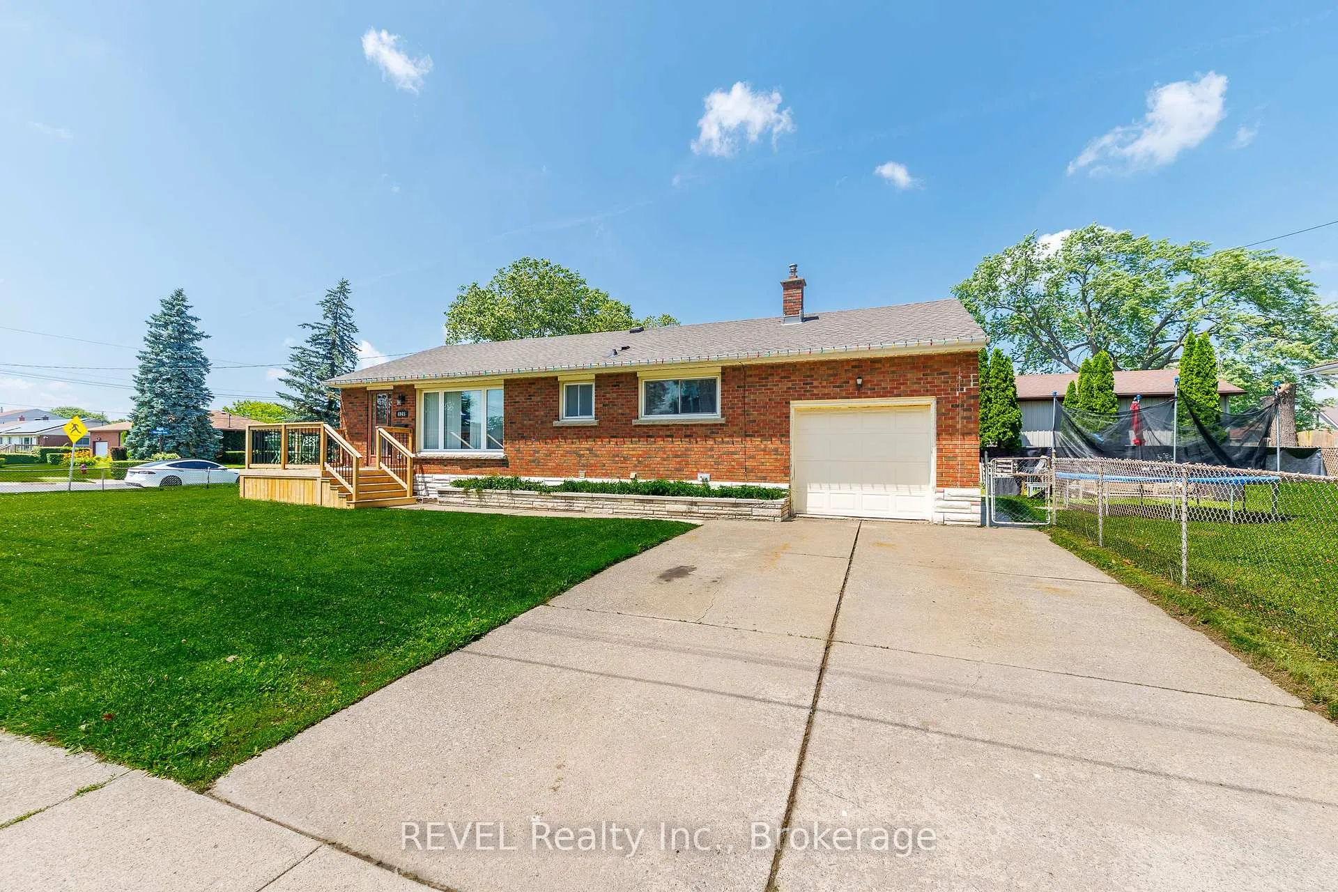 Photo 1 of 6945 Douglas Street, Niagara Falls, Arad/Fallsview — HOMEH