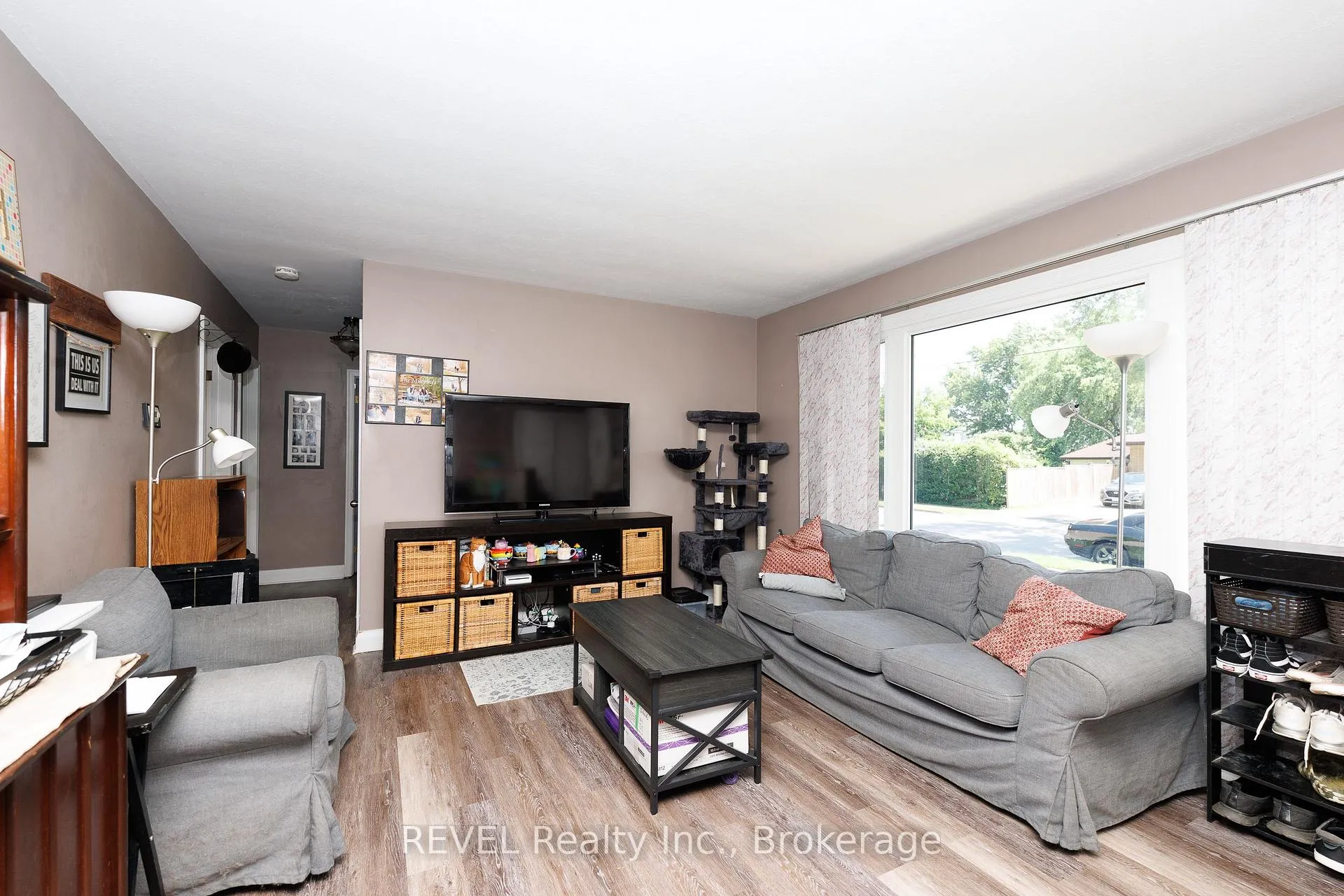 Photo 6 of 6945 Douglas Street, Niagara Falls, Arad/Fallsview — HOMEH