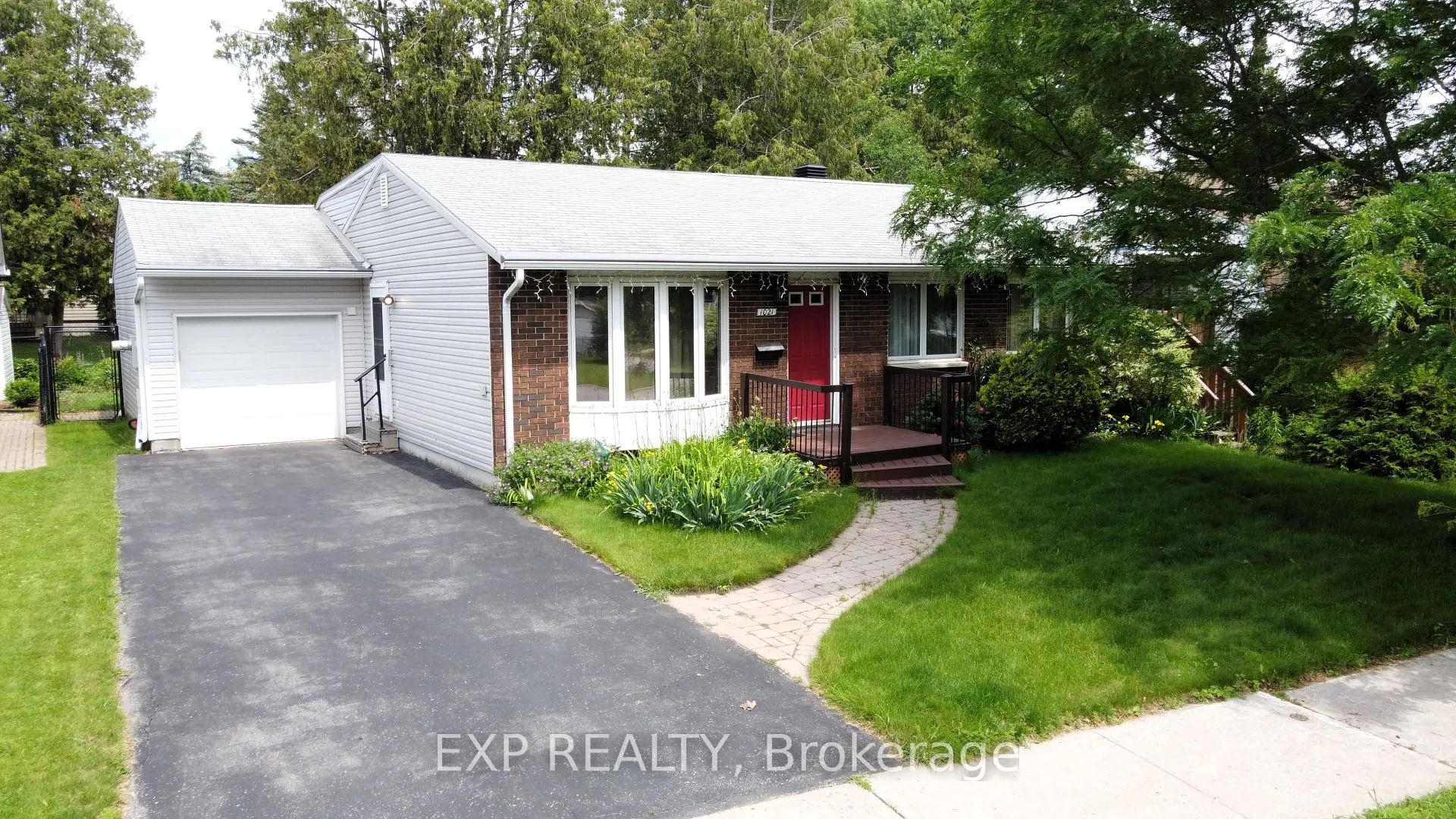 Photo 2 of 1021 Cadboro Road, Ottawa, Carson Grove — HOMEH