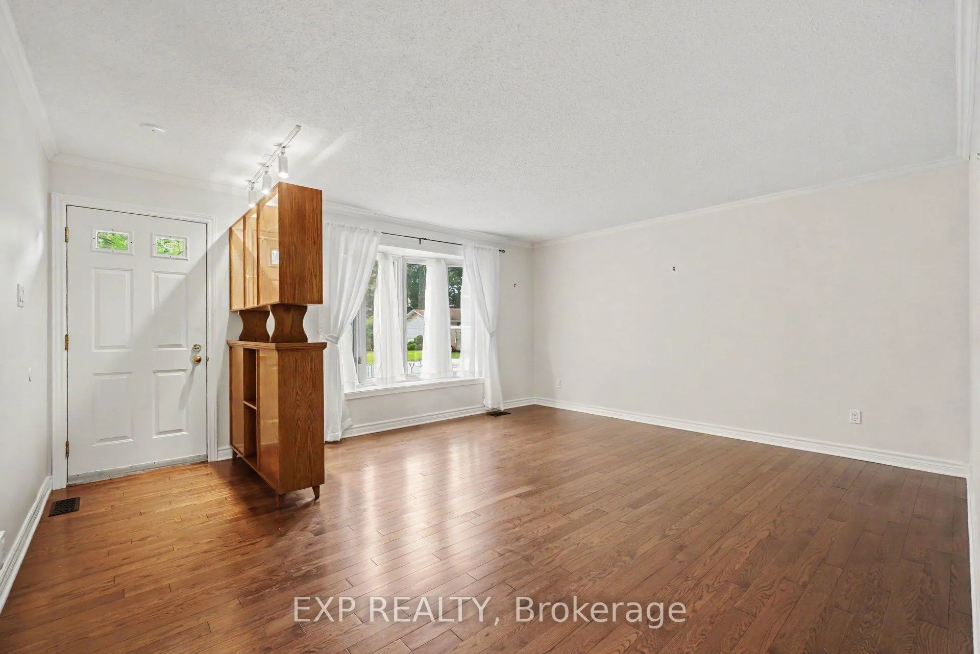Photo 7 of 1021 Cadboro Road, Ottawa, Carson Grove — HOMEH
