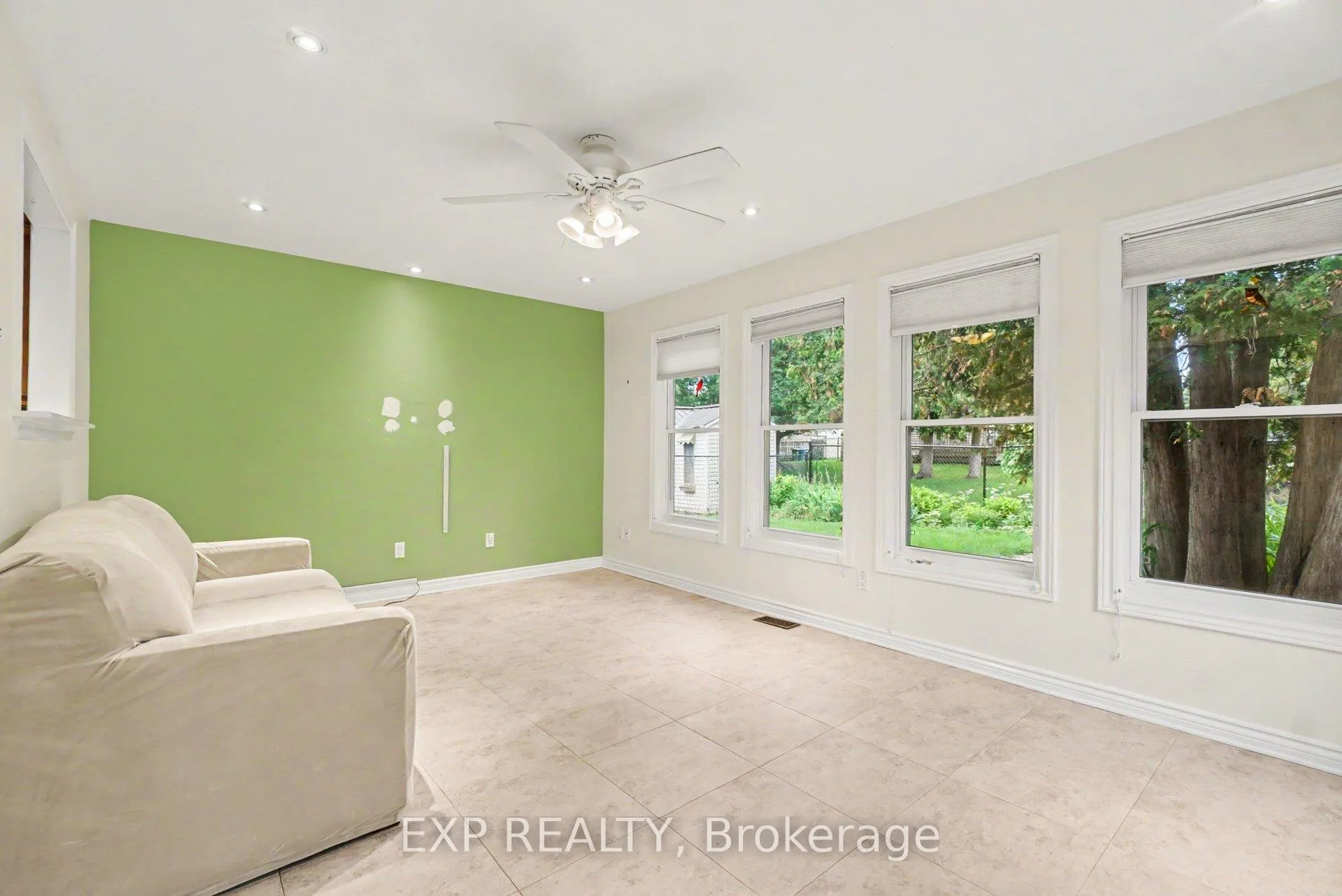 Photo 22 of 1021 Cadboro Road, Ottawa, Carson Grove — HOMEH