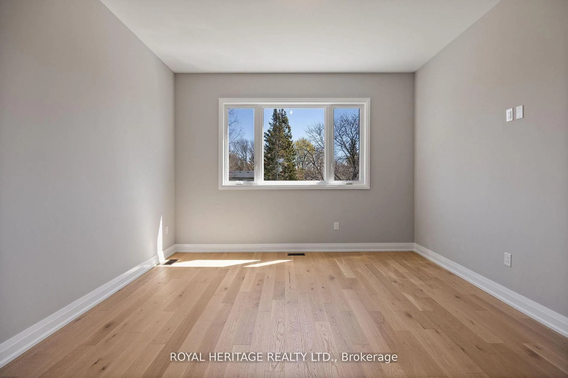Photo 20 of 23 Inverlynn Way, Whitby, Lynde Creek — HOMEH