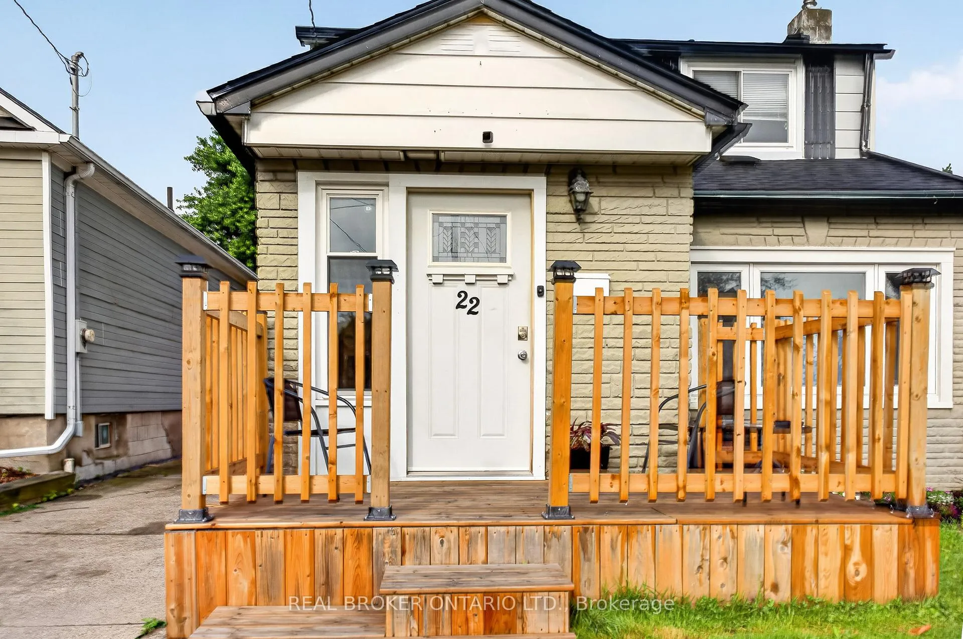 Photo 2 of 22 Edith Street, St. Catharines, Western Hill — HOMEH