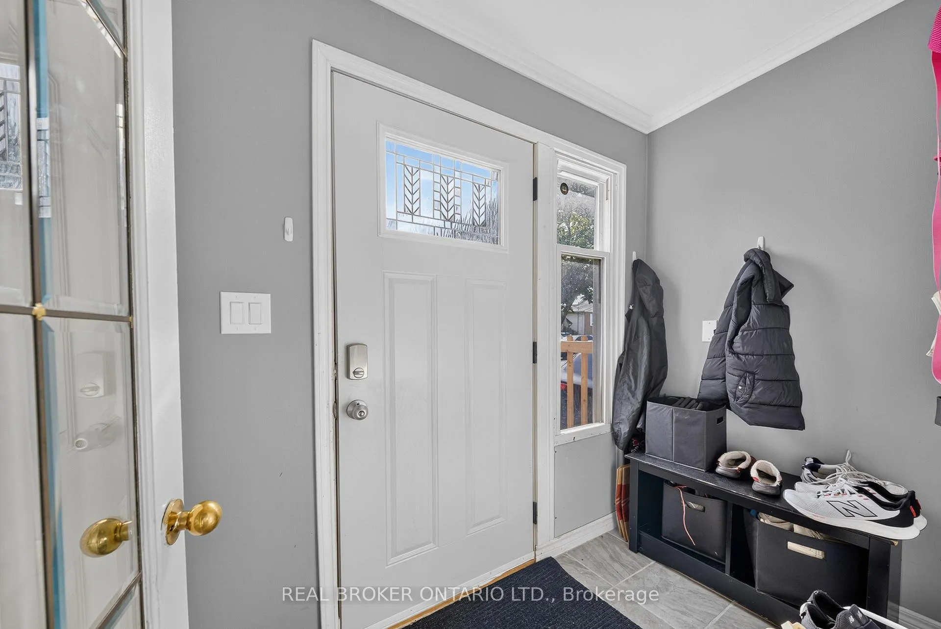 Photo 3 of 22 Edith Street, St. Catharines, Western Hill — HOMEH