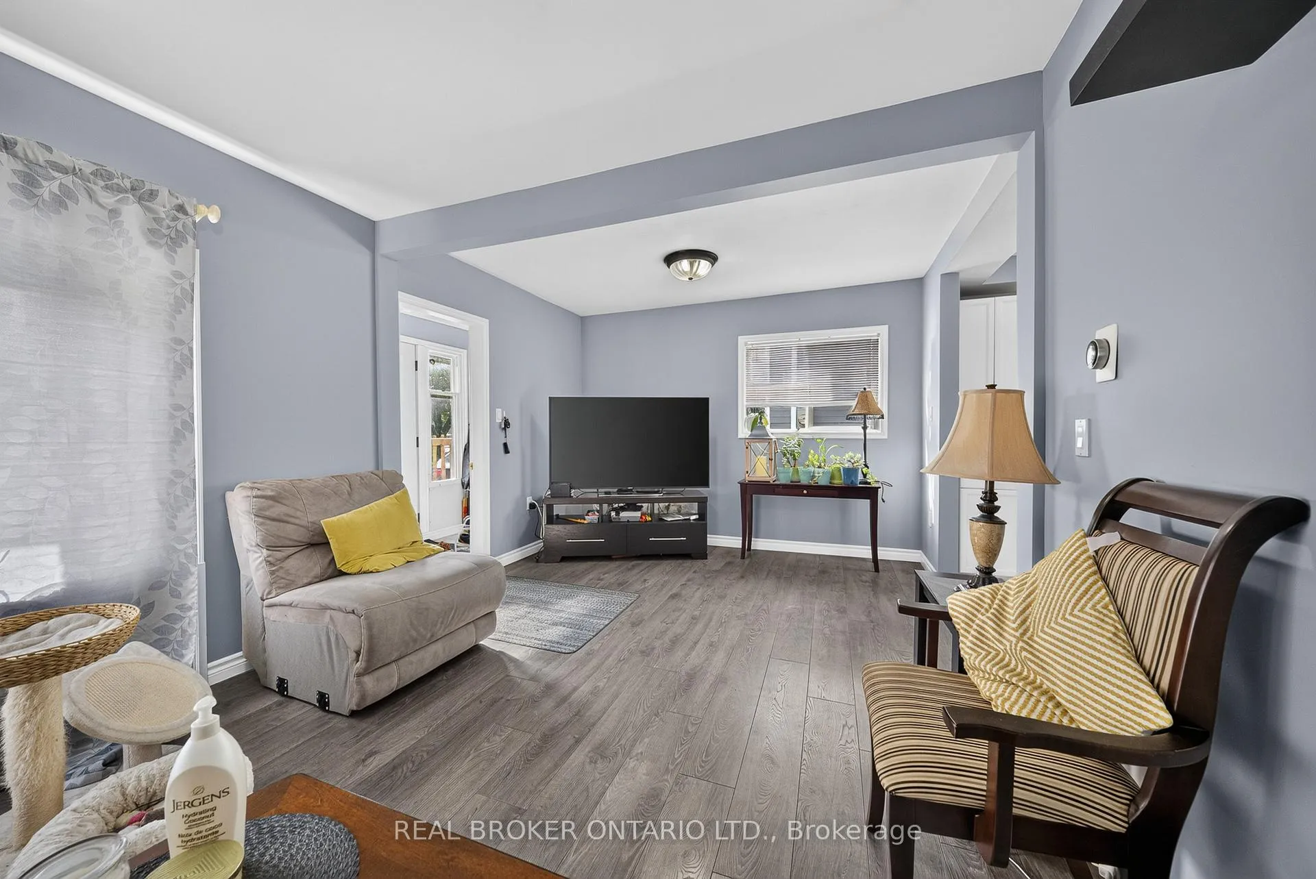 Photo 4 of 22 Edith Street, St. Catharines, Western Hill — HOMEH