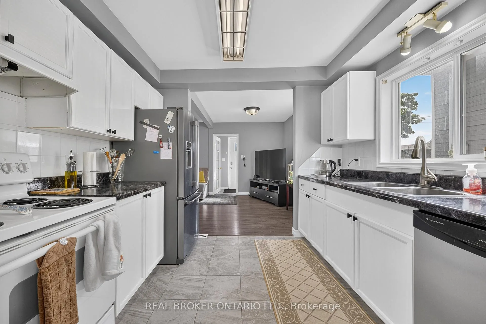 Photo 6 of 22 Edith Street, St. Catharines, Western Hill — HOMEH