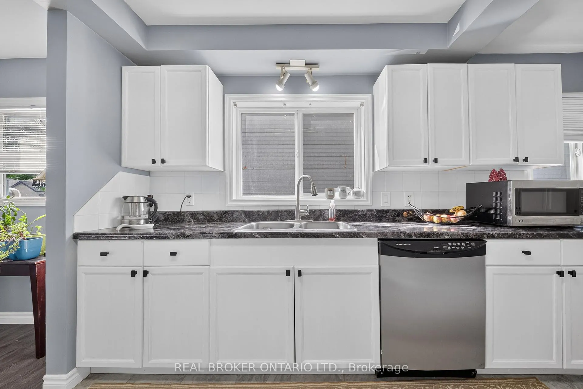 Photo 7 of 22 Edith Street, St. Catharines, Western Hill — HOMEH