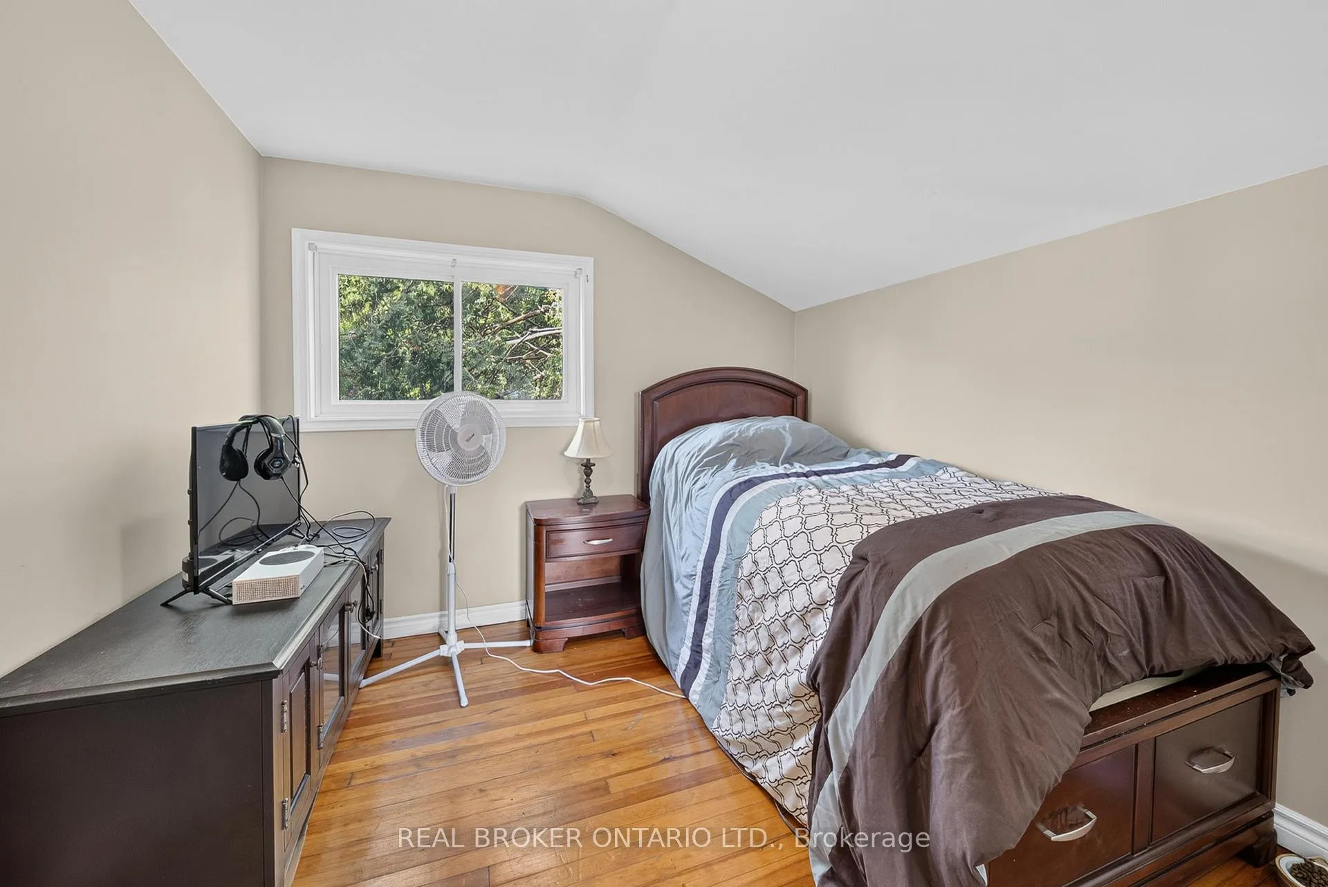 Photo 14 of 22 Edith Street, St. Catharines, Western Hill — HOMEH