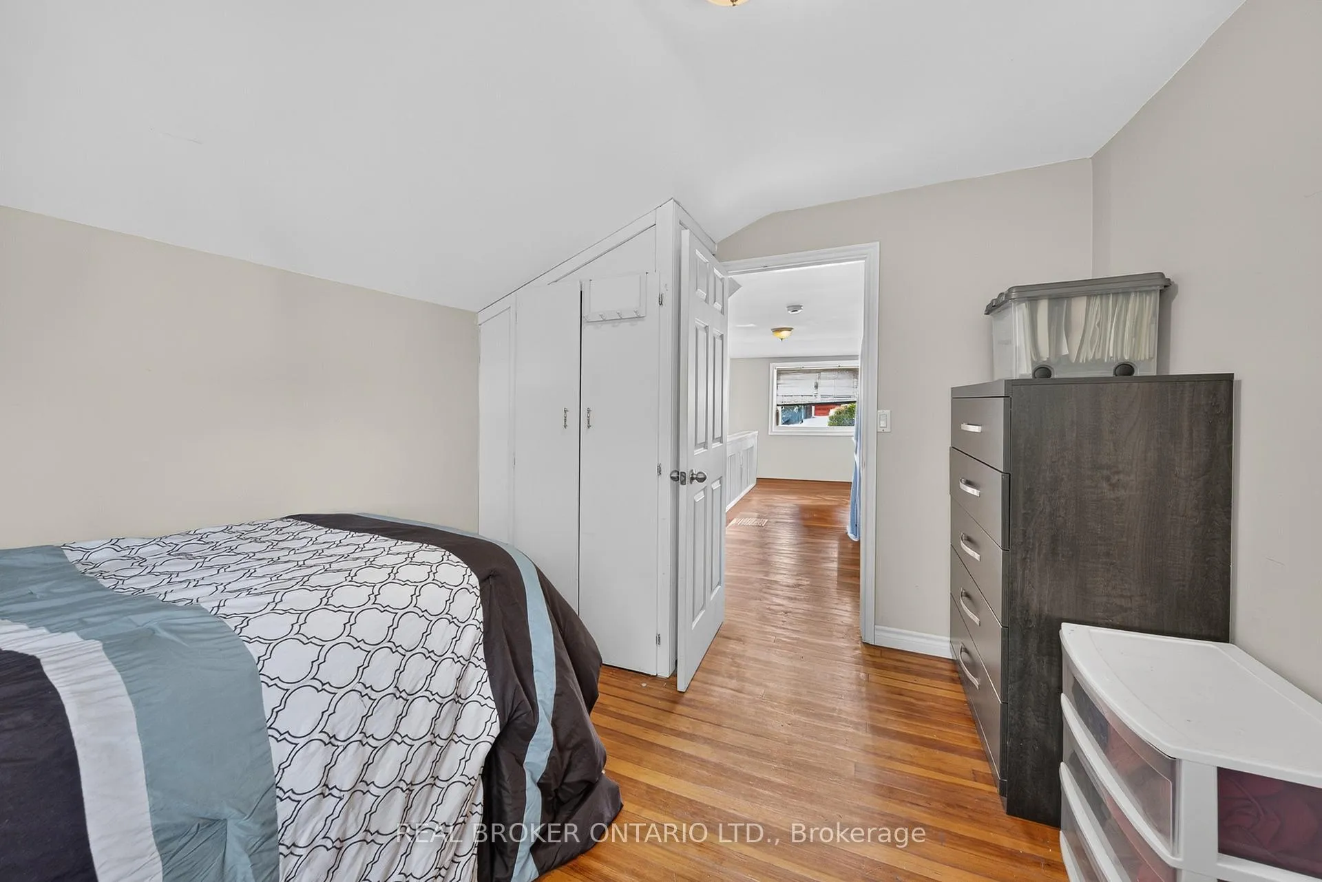 Photo 15 of 22 Edith Street, St. Catharines, Western Hill — HOMEH