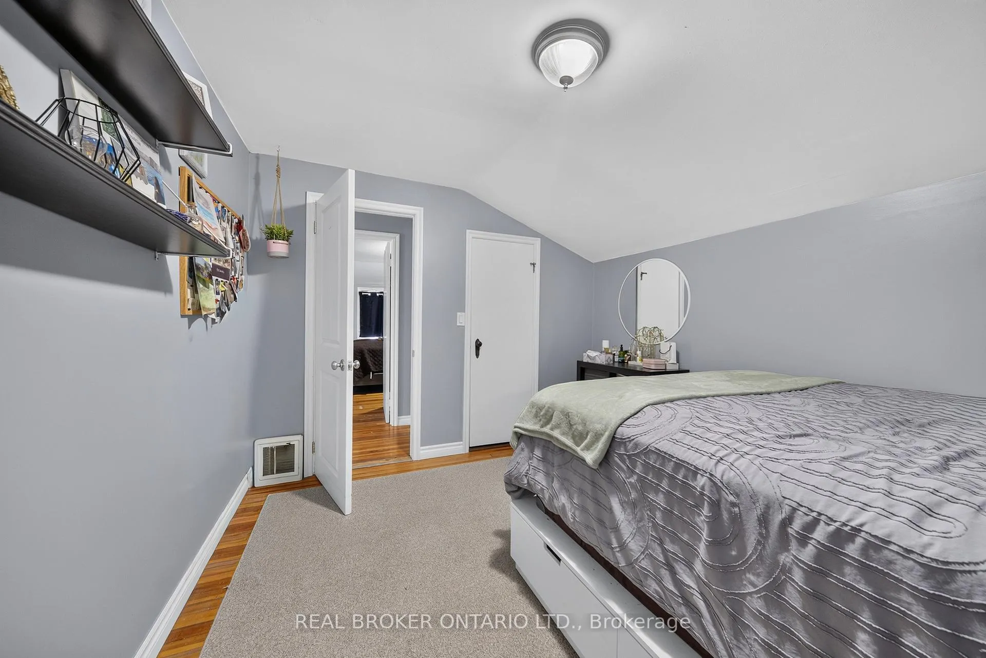 Photo 17 of 22 Edith Street, St. Catharines, Western Hill — HOMEH