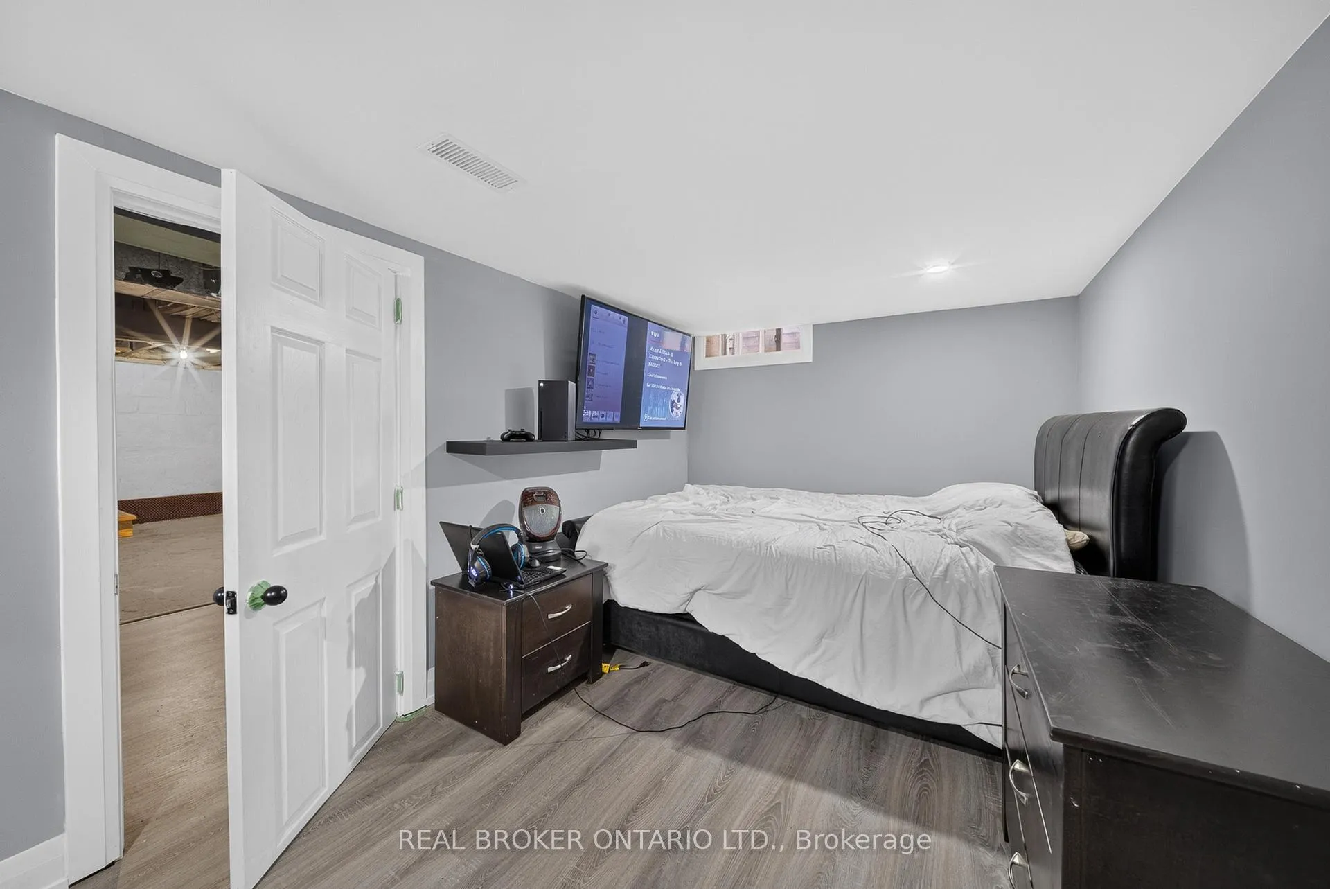 Photo 21 of 22 Edith Street, St. Catharines, Western Hill — HOMEH