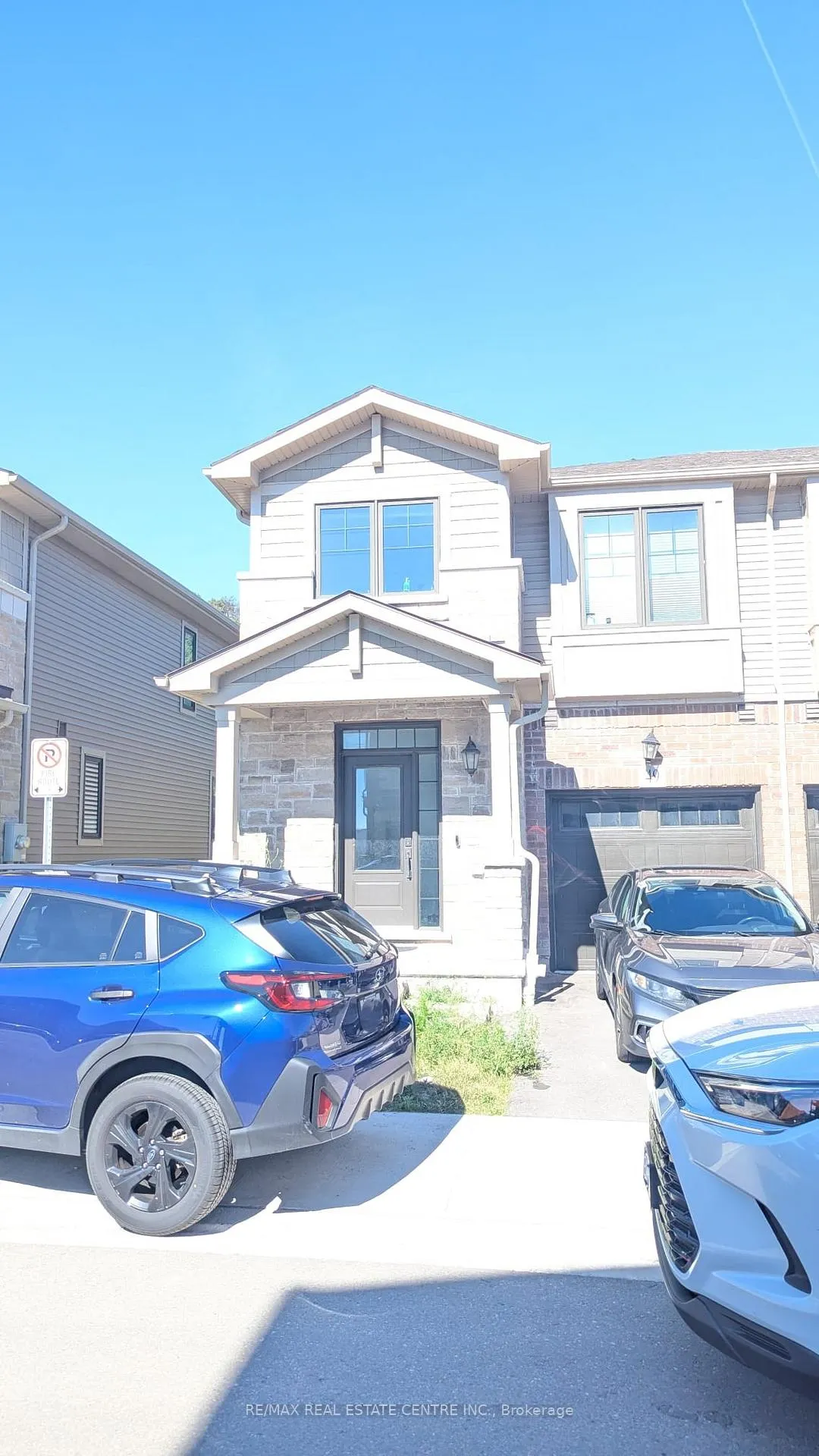Front of Unit 49, 100 Hollywood Court
