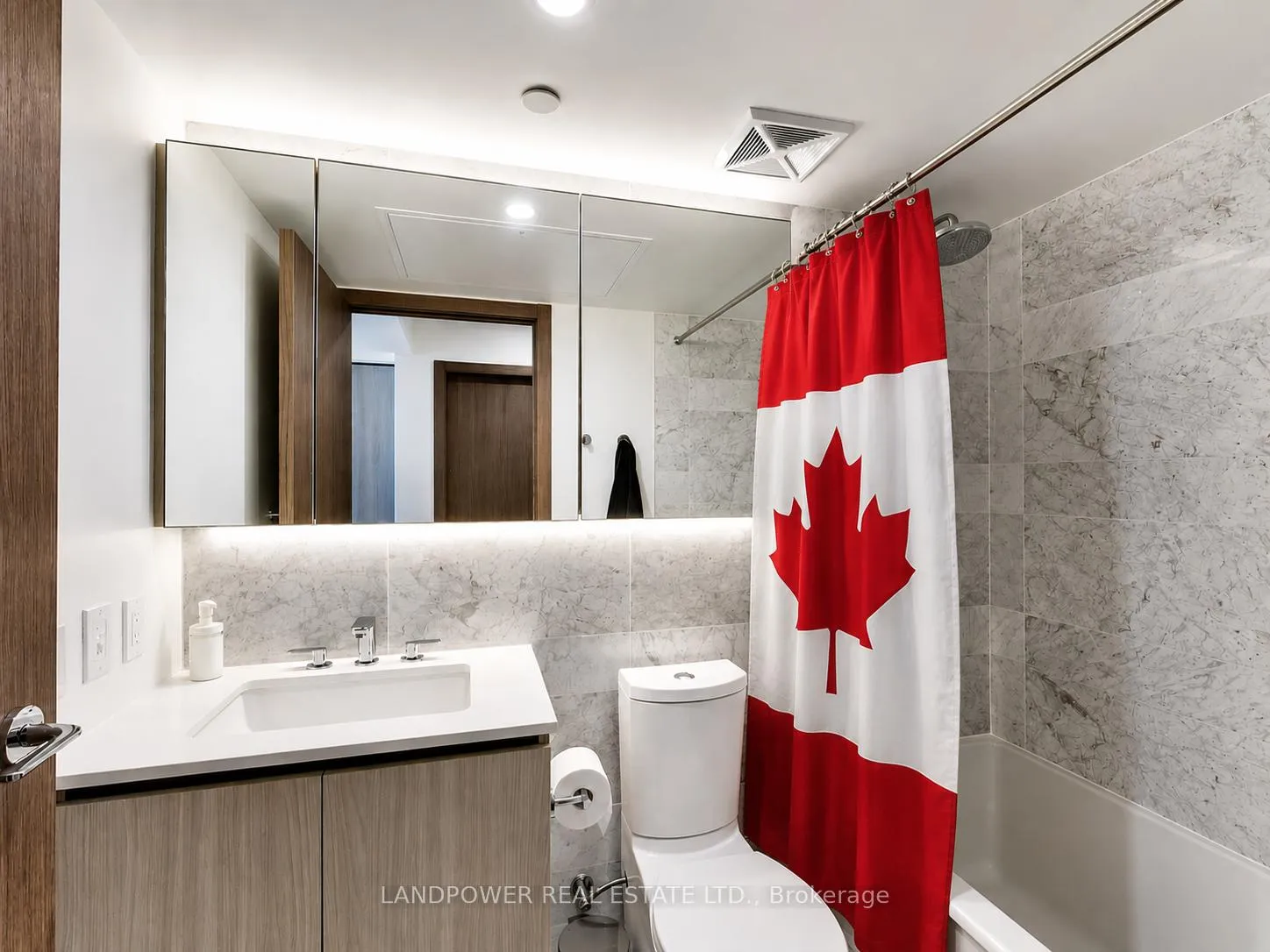 Photo 1 of Unit 3310, 19 Bathurst Street, Toronto, Waterfront Communities — HOMEH