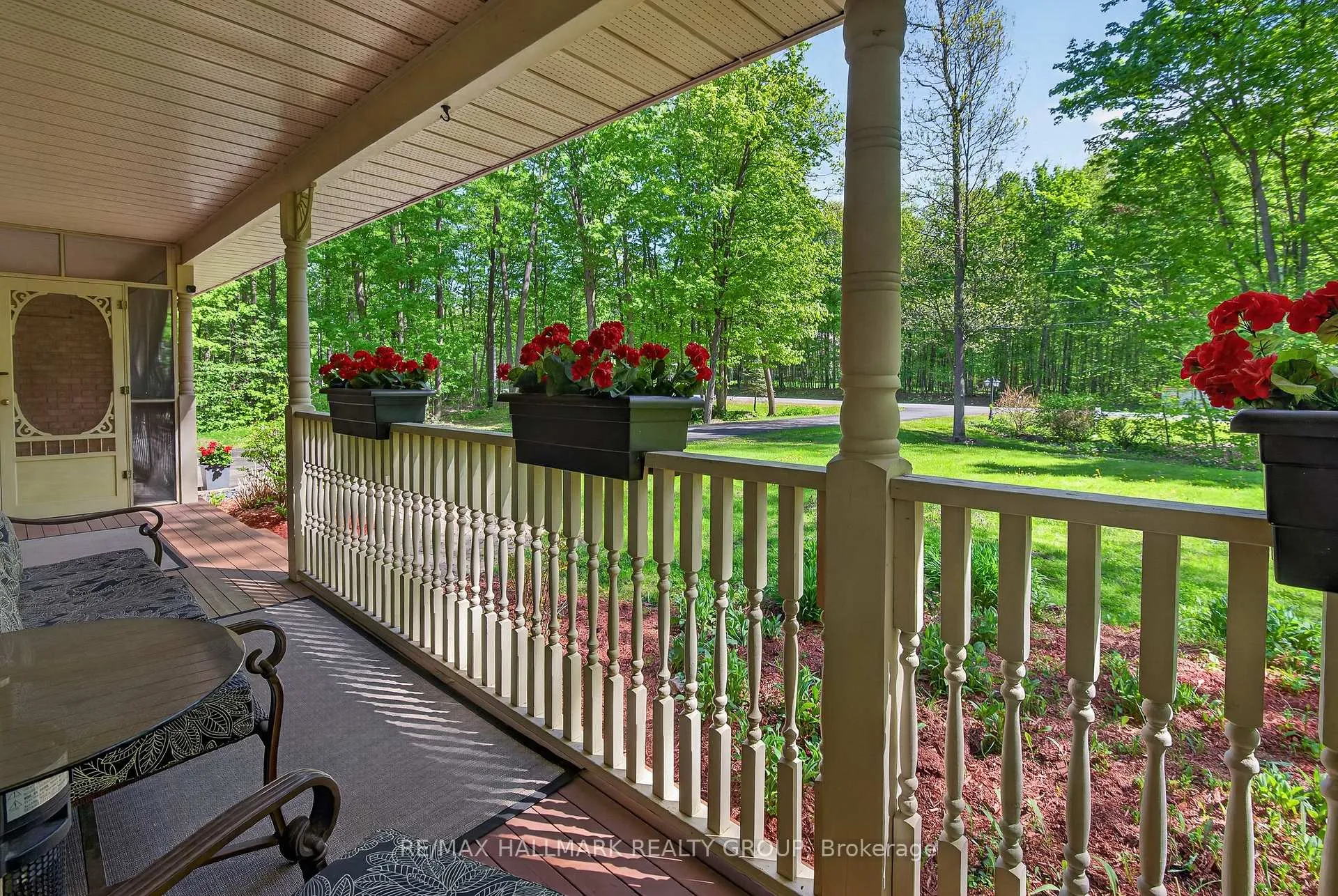 Photo 4 of 1372 Jules Leger Drive, Ottawa, Cumberland Ridge — HOMEH