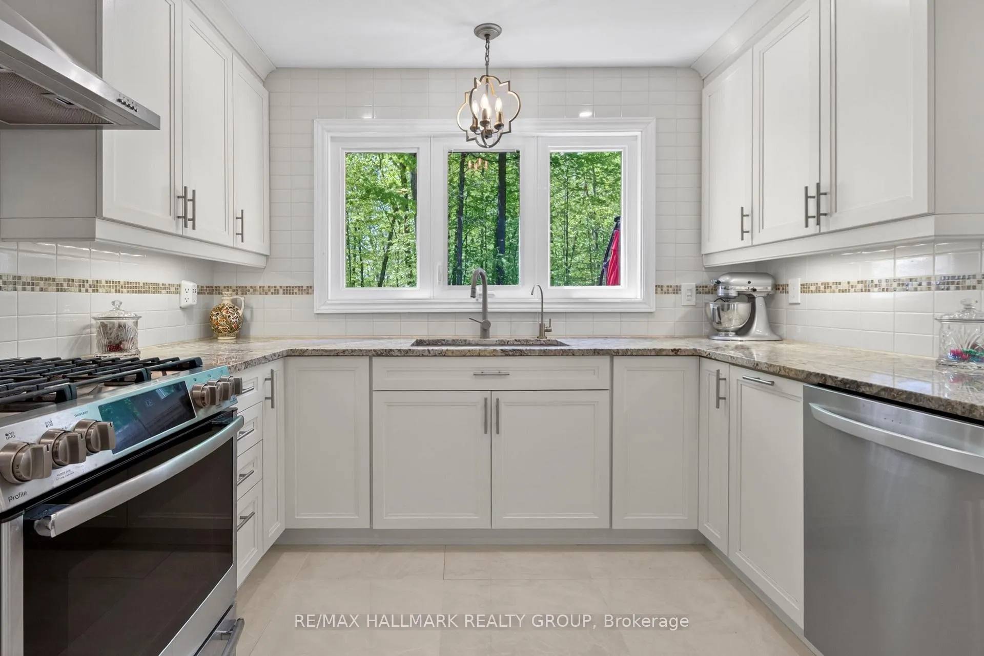 Photo 14 of 1372 Jules Leger Drive, Ottawa, Cumberland Ridge — HOMEH