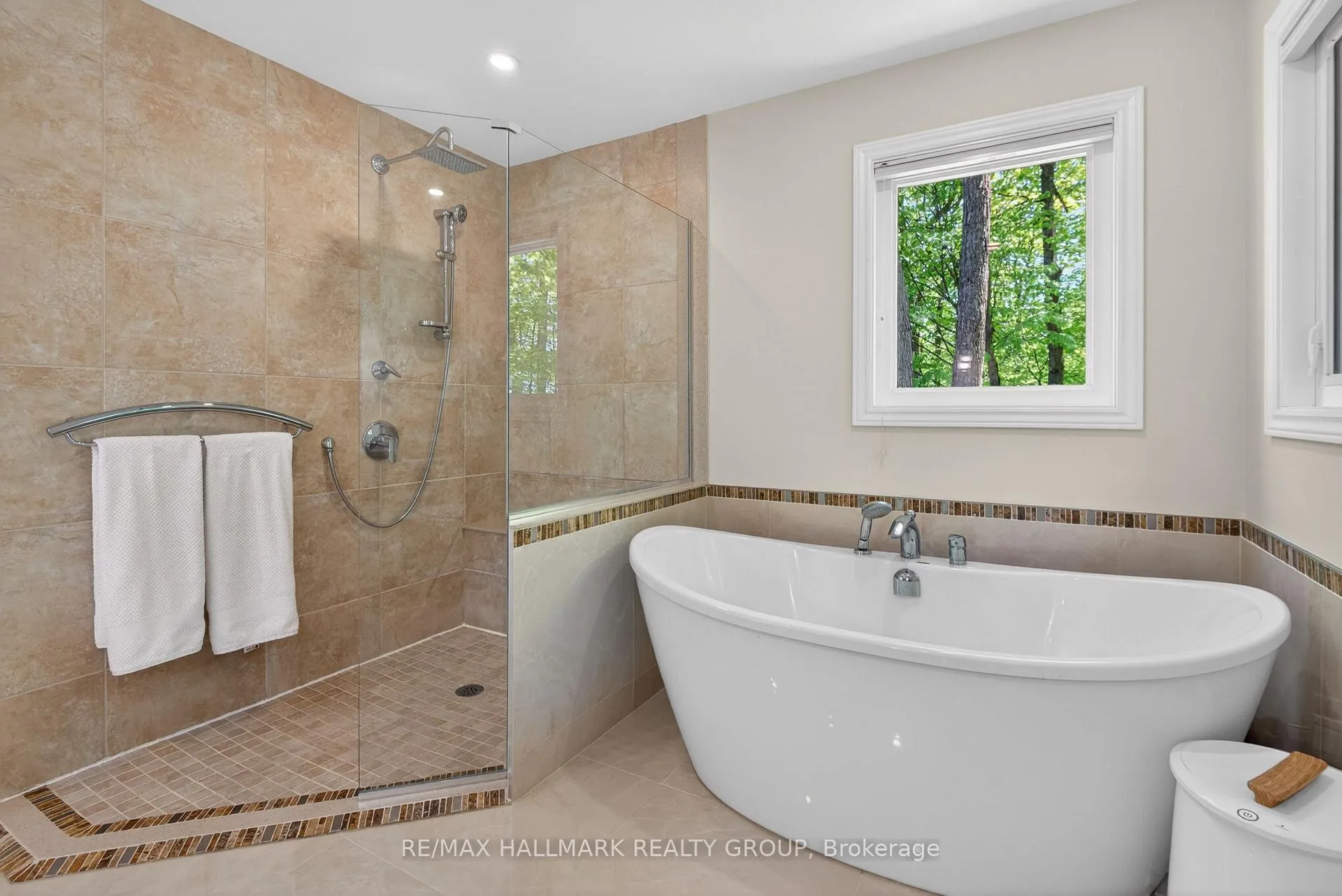 Photo 30 of 1372 Jules Leger Drive, Ottawa, Cumberland Ridge — HOMEH