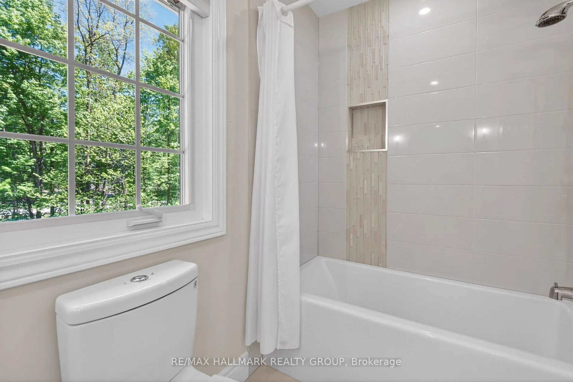 Photo 38 of 1372 Jules Leger Drive, Ottawa, Cumberland Ridge — HOMEH