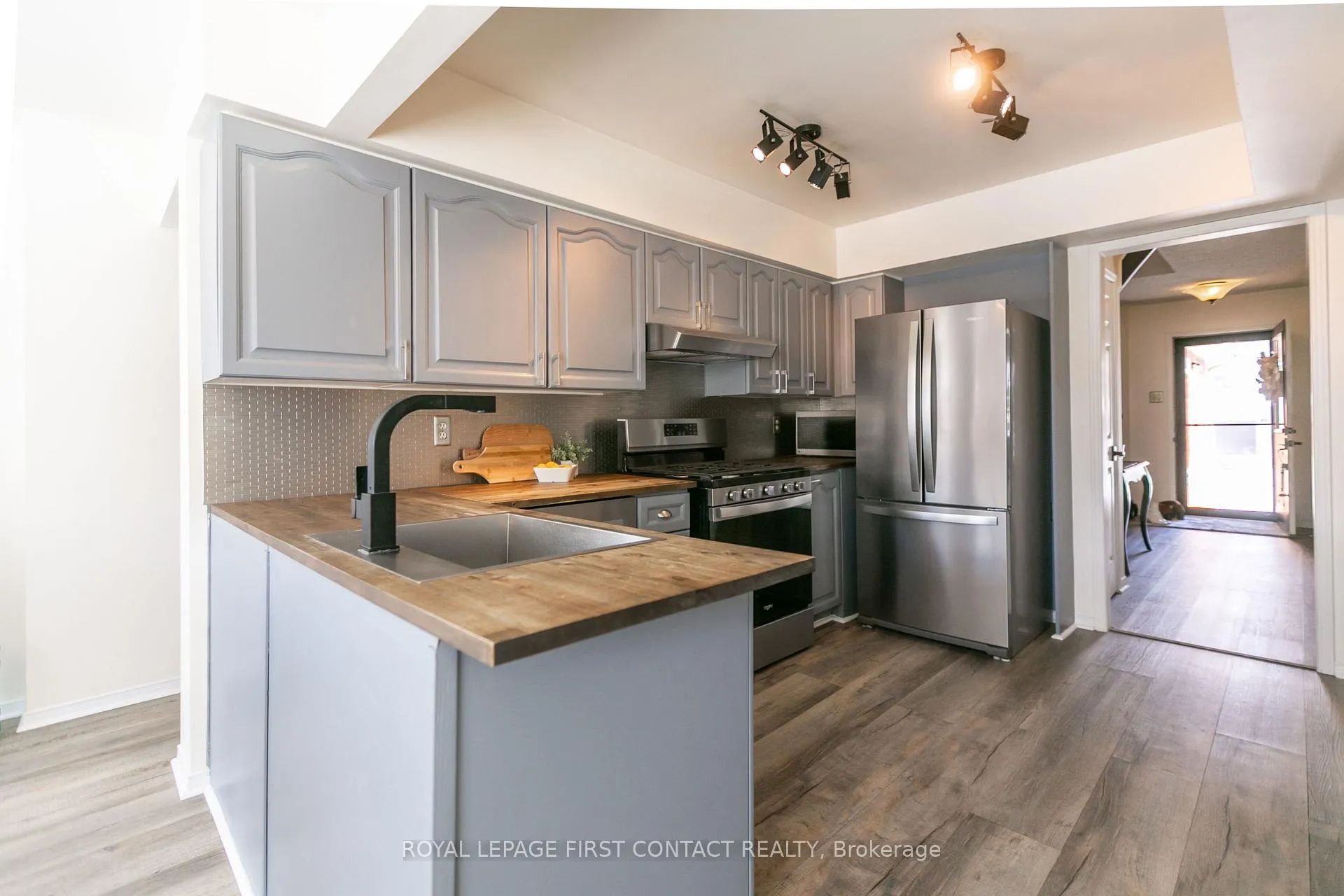 Photo 10 of 13 Irwin Drive, Barrie, Northwest — HOMEH