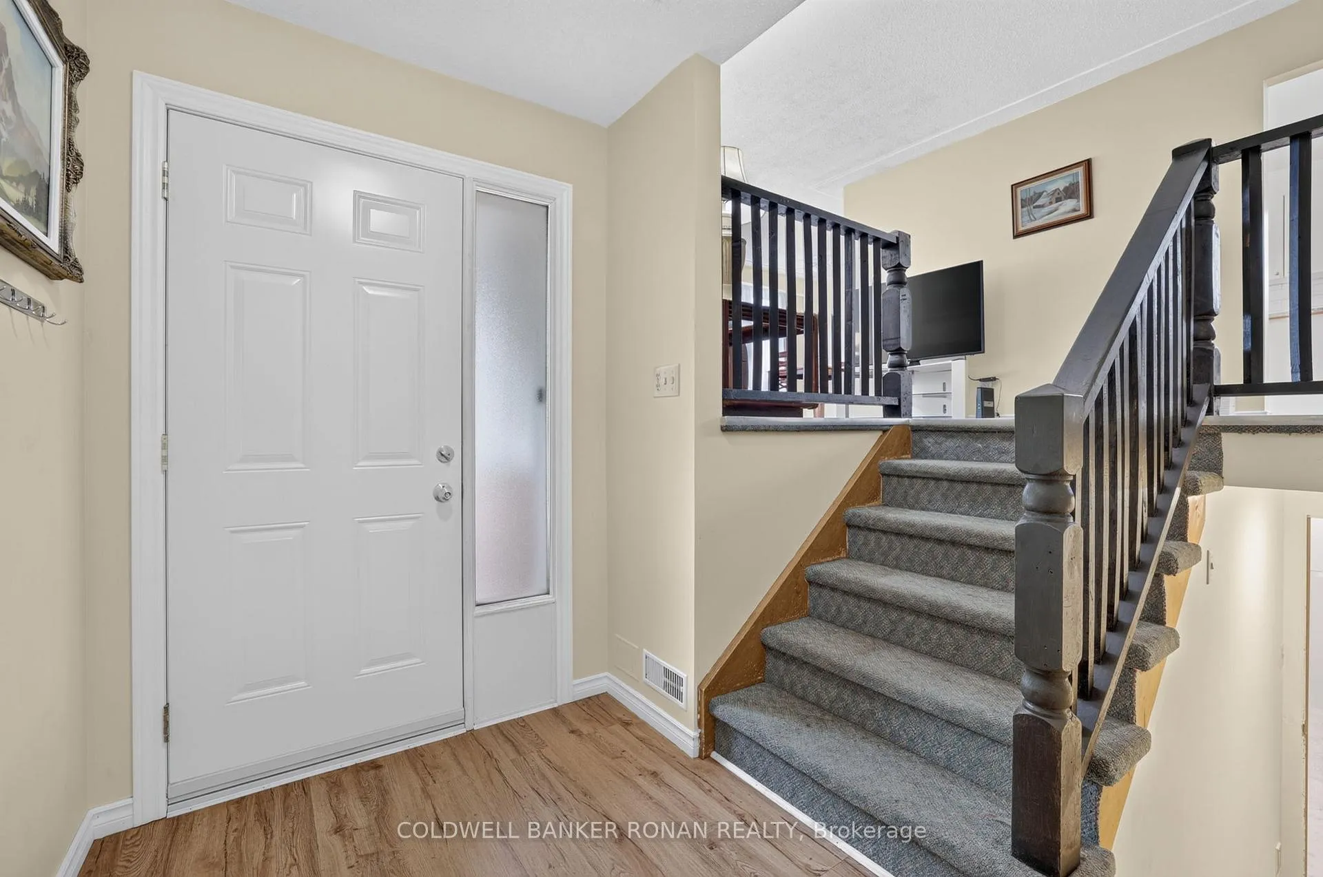 Photo 3 of 22 Roehampton Avenue, St. Catharines, Carlton/Bunting — HOMEH