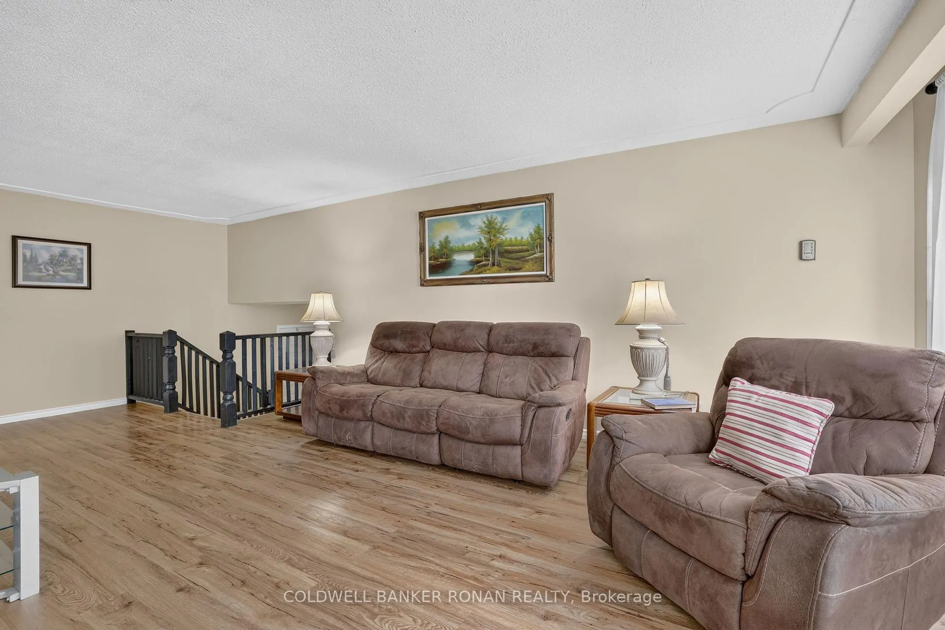Photo 5 of 22 Roehampton Avenue, St. Catharines, Carlton/Bunting — HOMEH