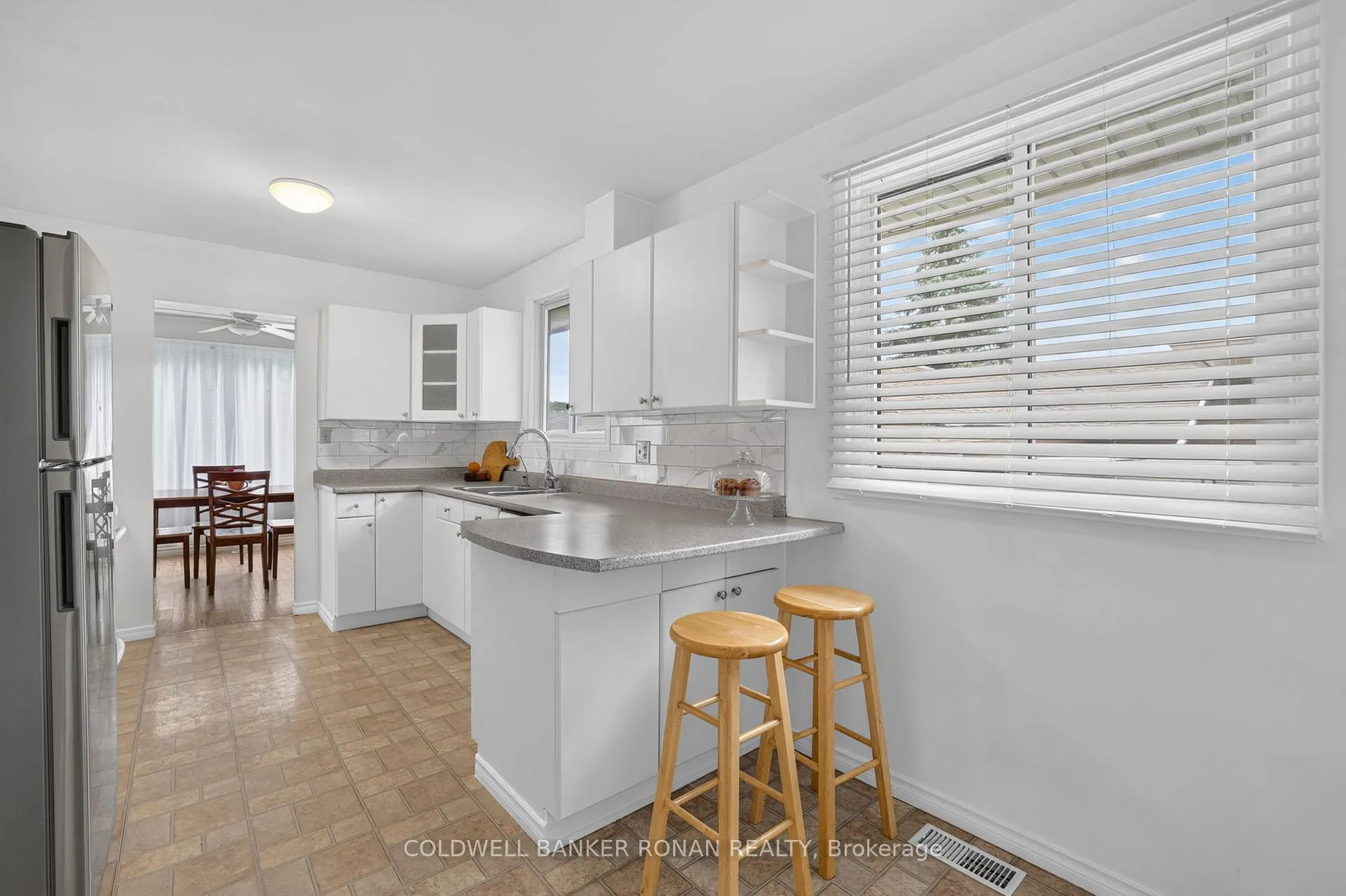 Photo 8 of 22 Roehampton Avenue, St. Catharines, Carlton/Bunting — HOMEH