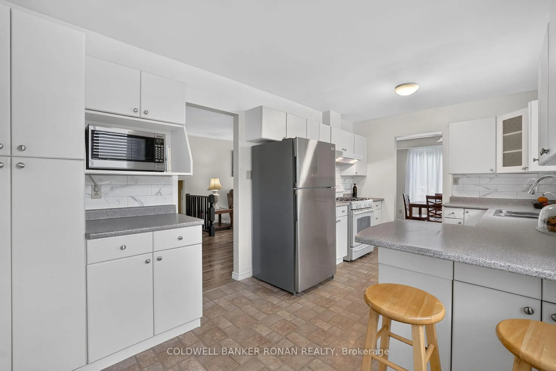 Photo 9 of 22 Roehampton Avenue, St. Catharines, Carlton/Bunting — HOMEH