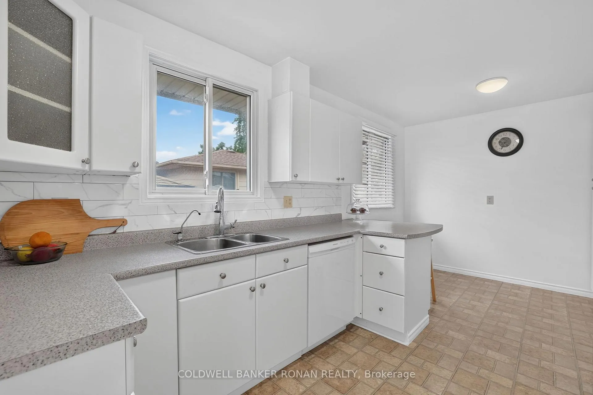 Photo 10 of 22 Roehampton Avenue, St. Catharines, Carlton/Bunting — HOMEH