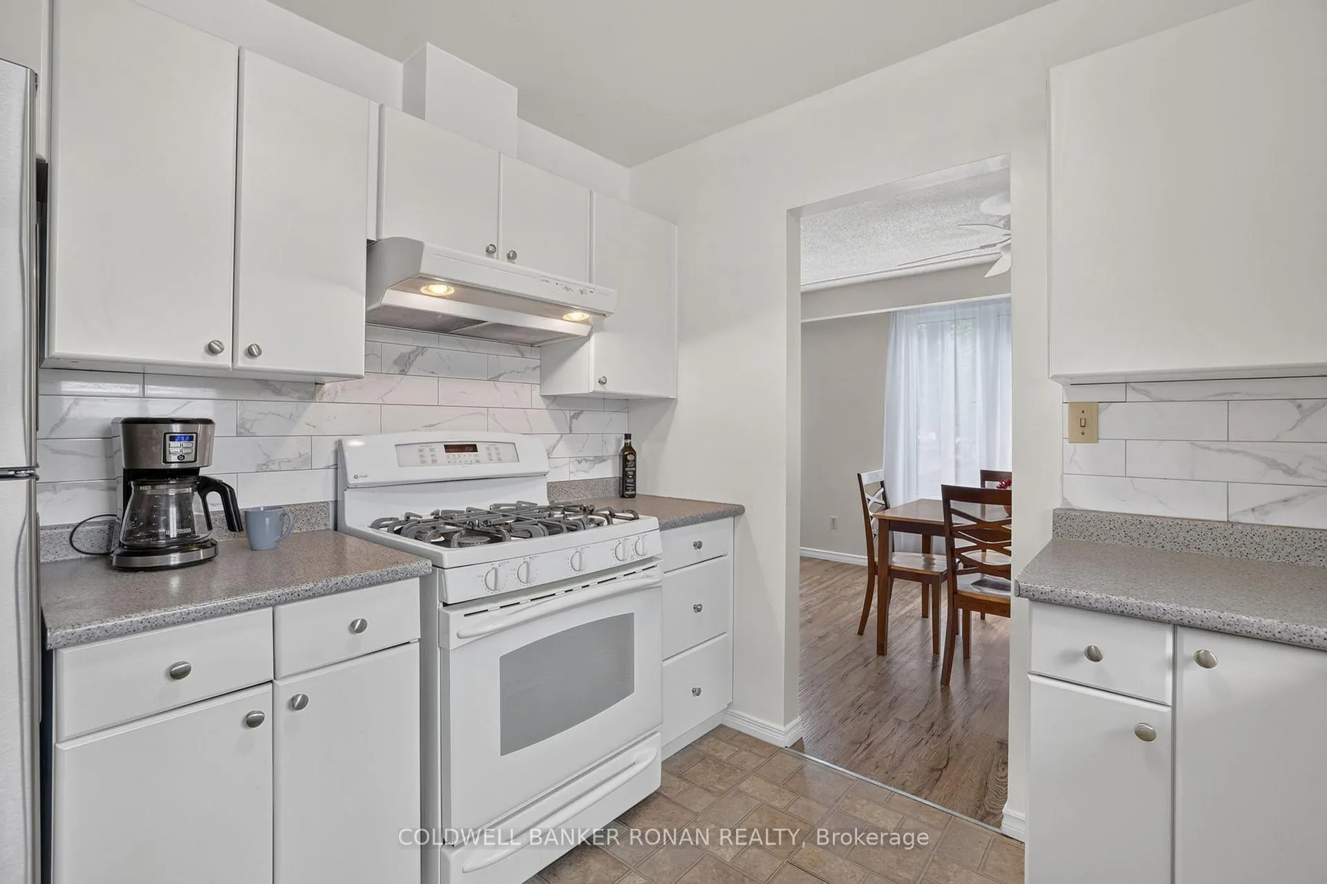 Photo 11 of 22 Roehampton Avenue, St. Catharines, Carlton/Bunting — HOMEH