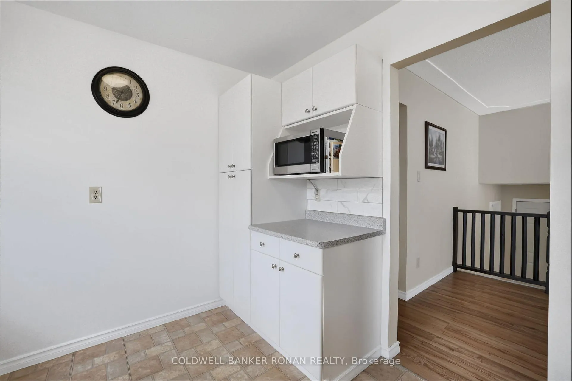 Photo 12 of 22 Roehampton Avenue, St. Catharines, Carlton/Bunting — HOMEH