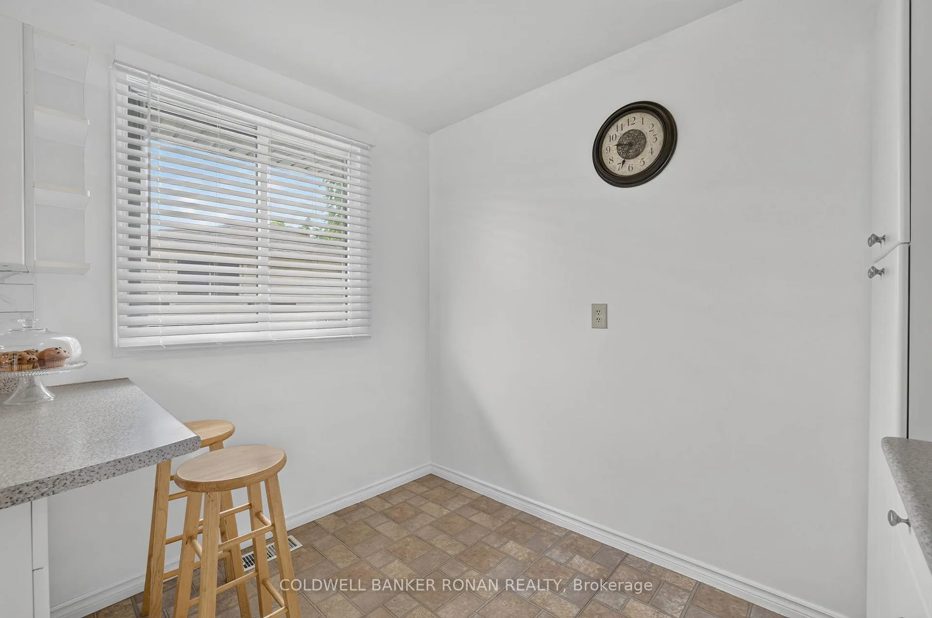 Photo 13 of 22 Roehampton Avenue, St. Catharines, Carlton/Bunting — HOMEH