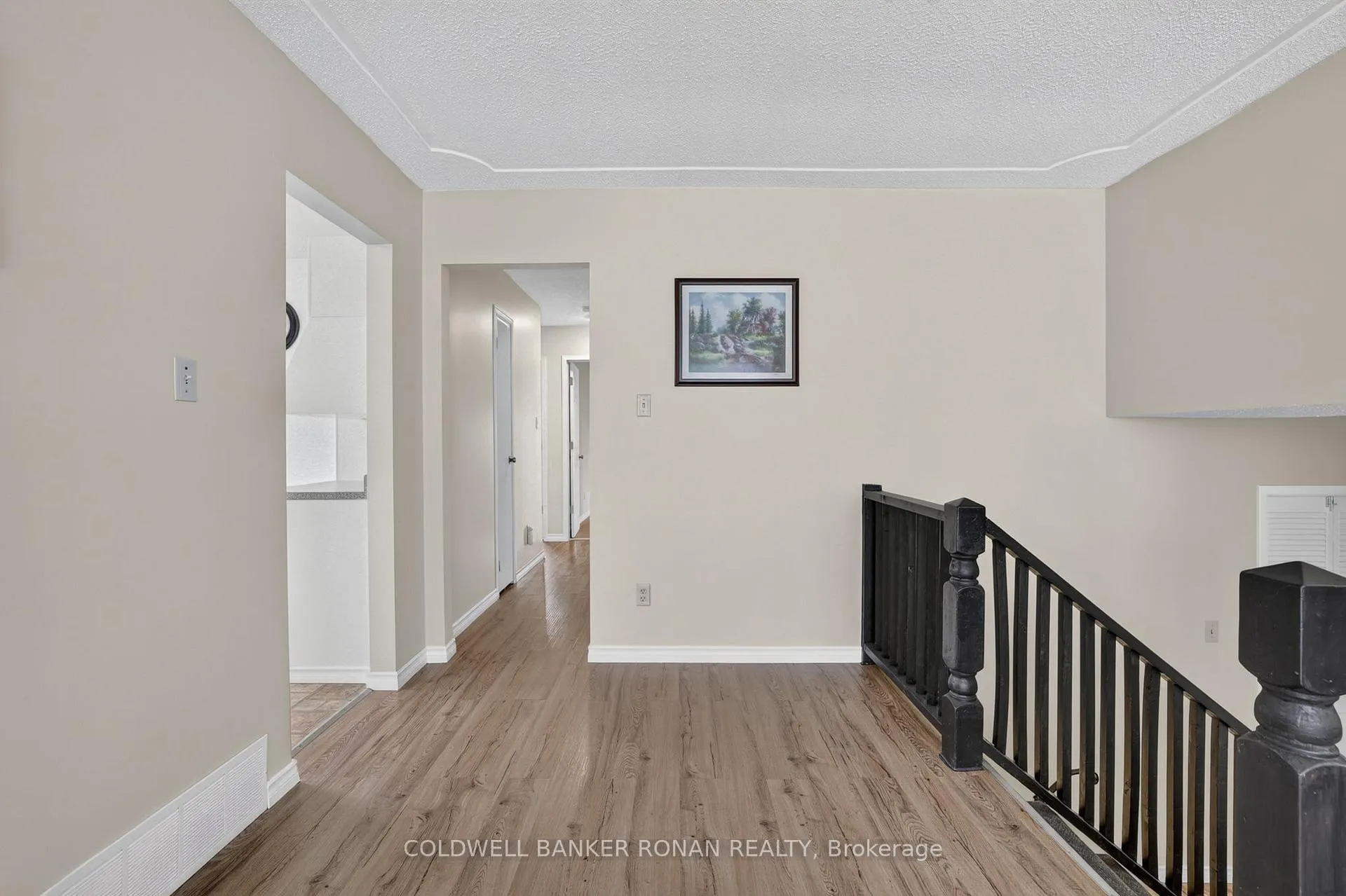Photo 14 of 22 Roehampton Avenue, St. Catharines, Carlton/Bunting — HOMEH