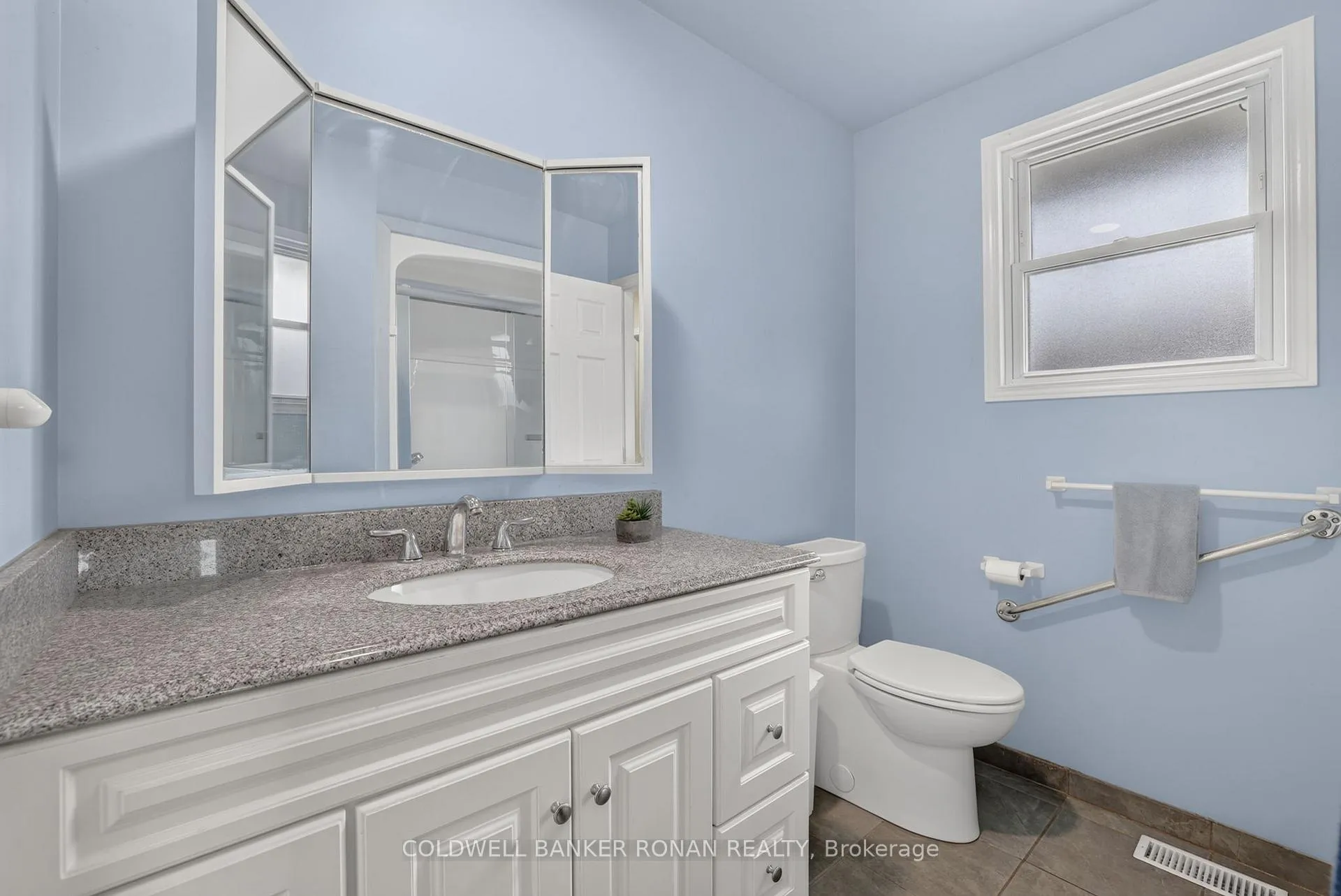 Photo 23 of 22 Roehampton Avenue, St. Catharines, Carlton/Bunting — HOMEH