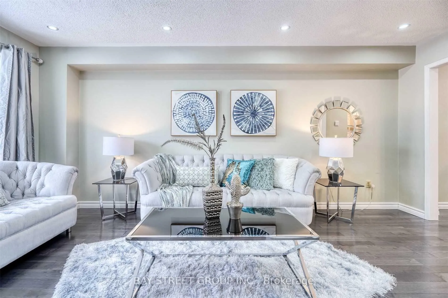 Photo 3 of 9 Ingleborough Court, Markham, Unionville — HOMEH