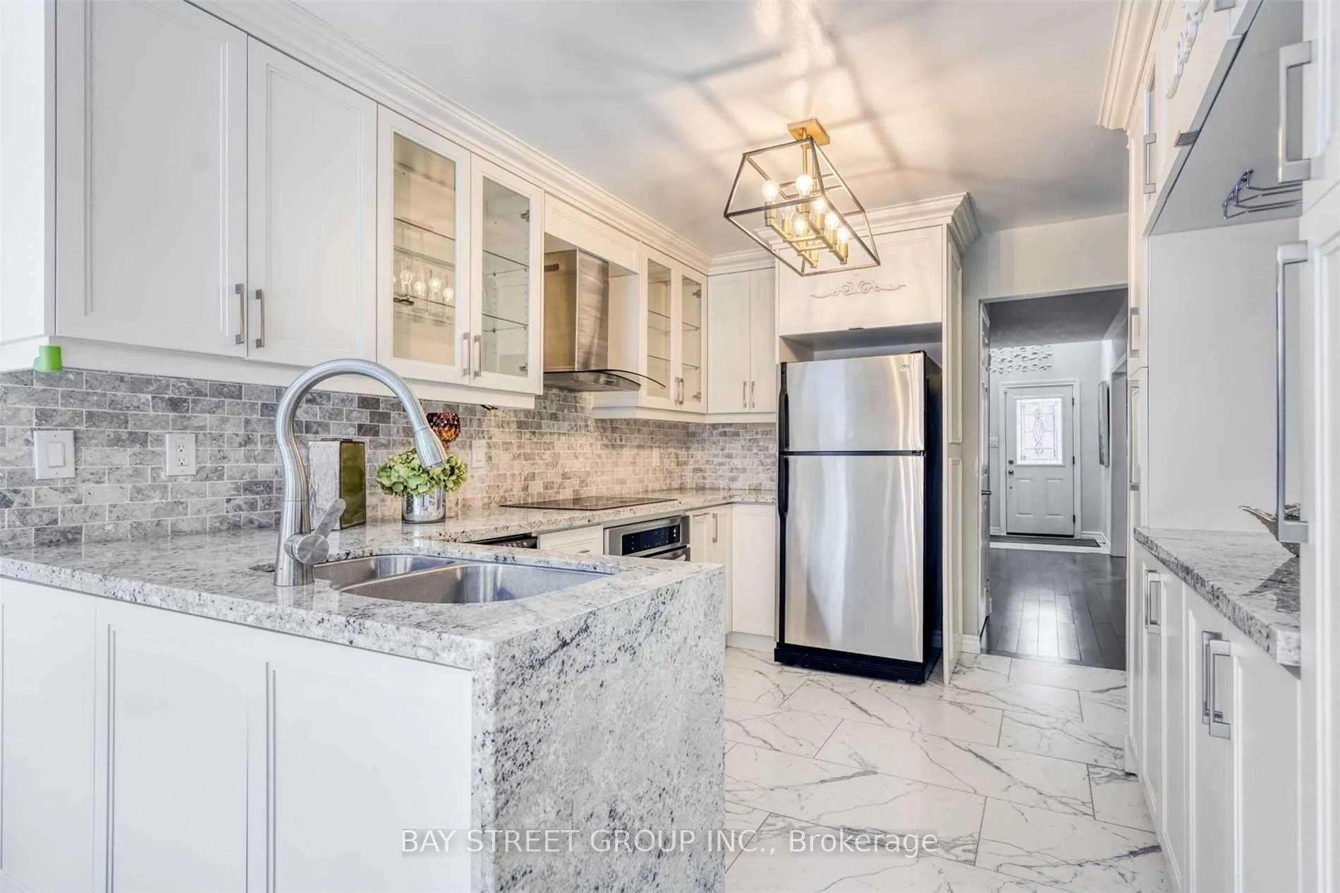 Photo 5 of 9 Ingleborough Court, Markham, Unionville — HOMEH