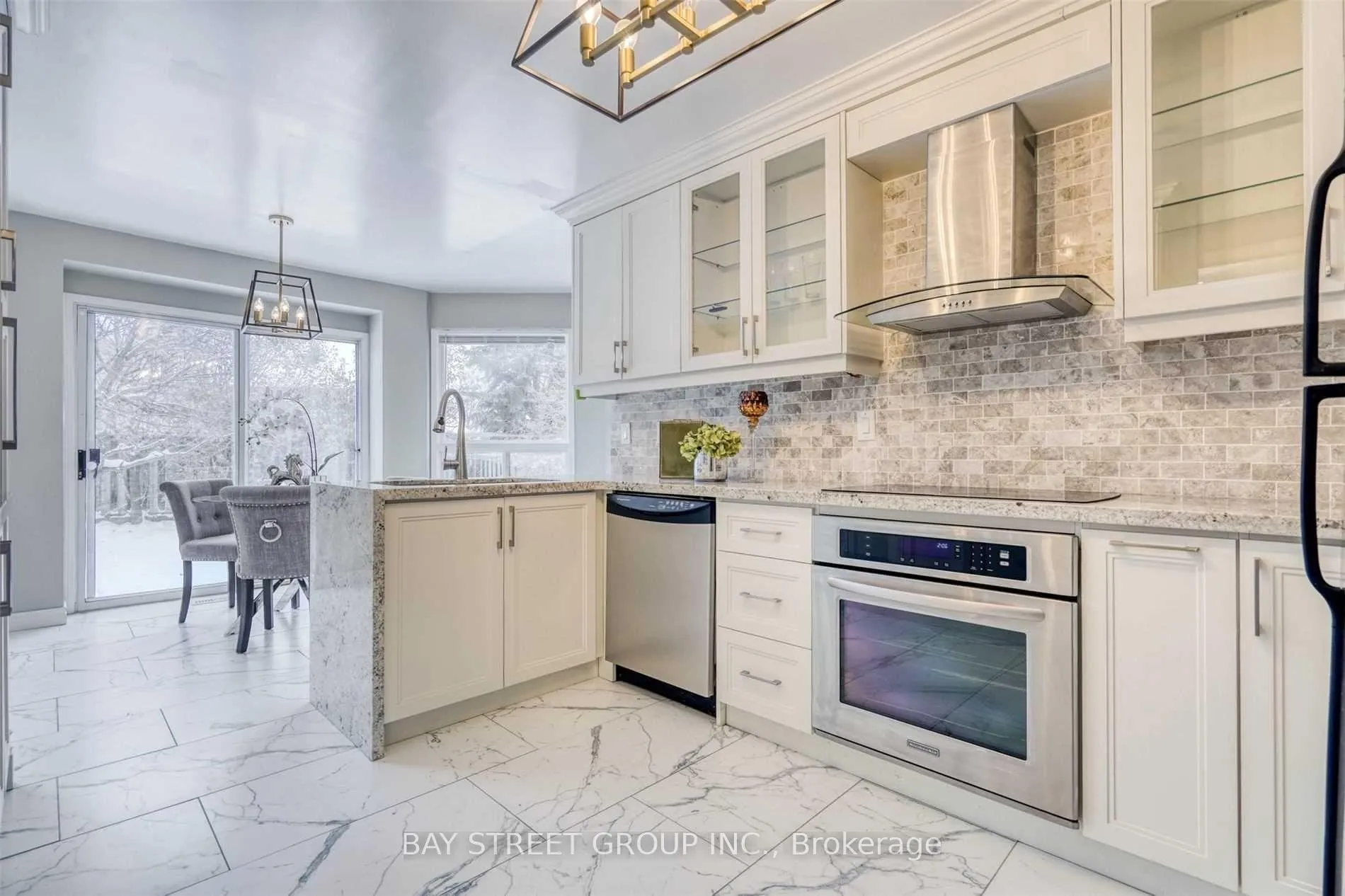 Photo 6 of 9 Ingleborough Court, Markham, Unionville — HOMEH