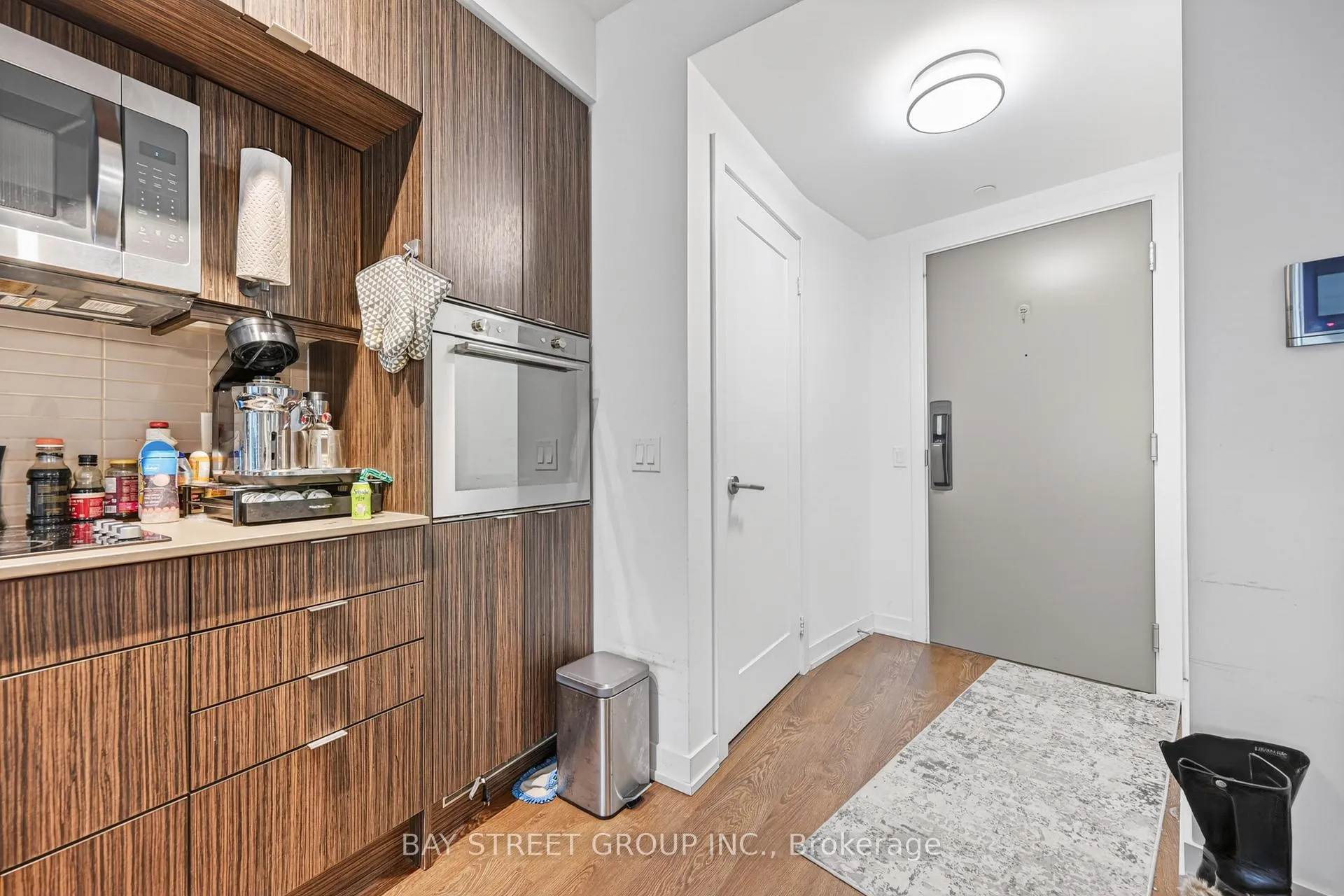 Photo 3 of Unit 1002, 10 York Street, Toronto, Waterfront Communities — HOMEH
