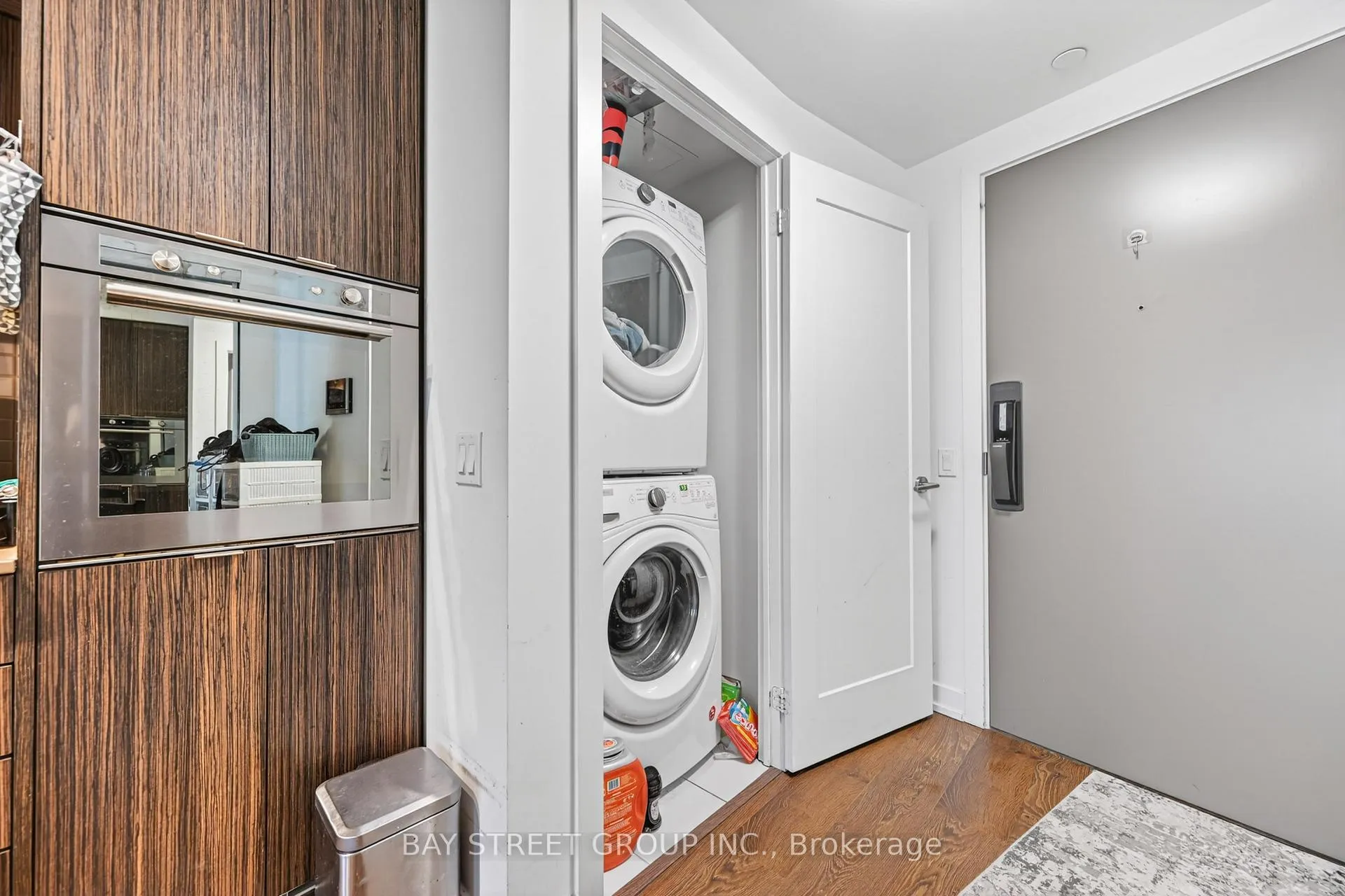 Photo 4 of Unit 1002, 10 York Street, Toronto, Waterfront Communities — HOMEH