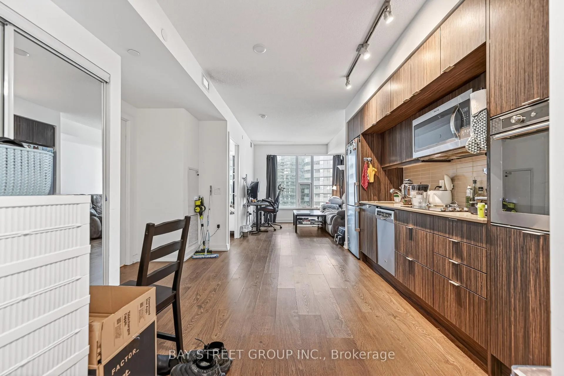 Photo 5 of Unit 1002, 10 York Street, Toronto, Waterfront Communities — HOMEH