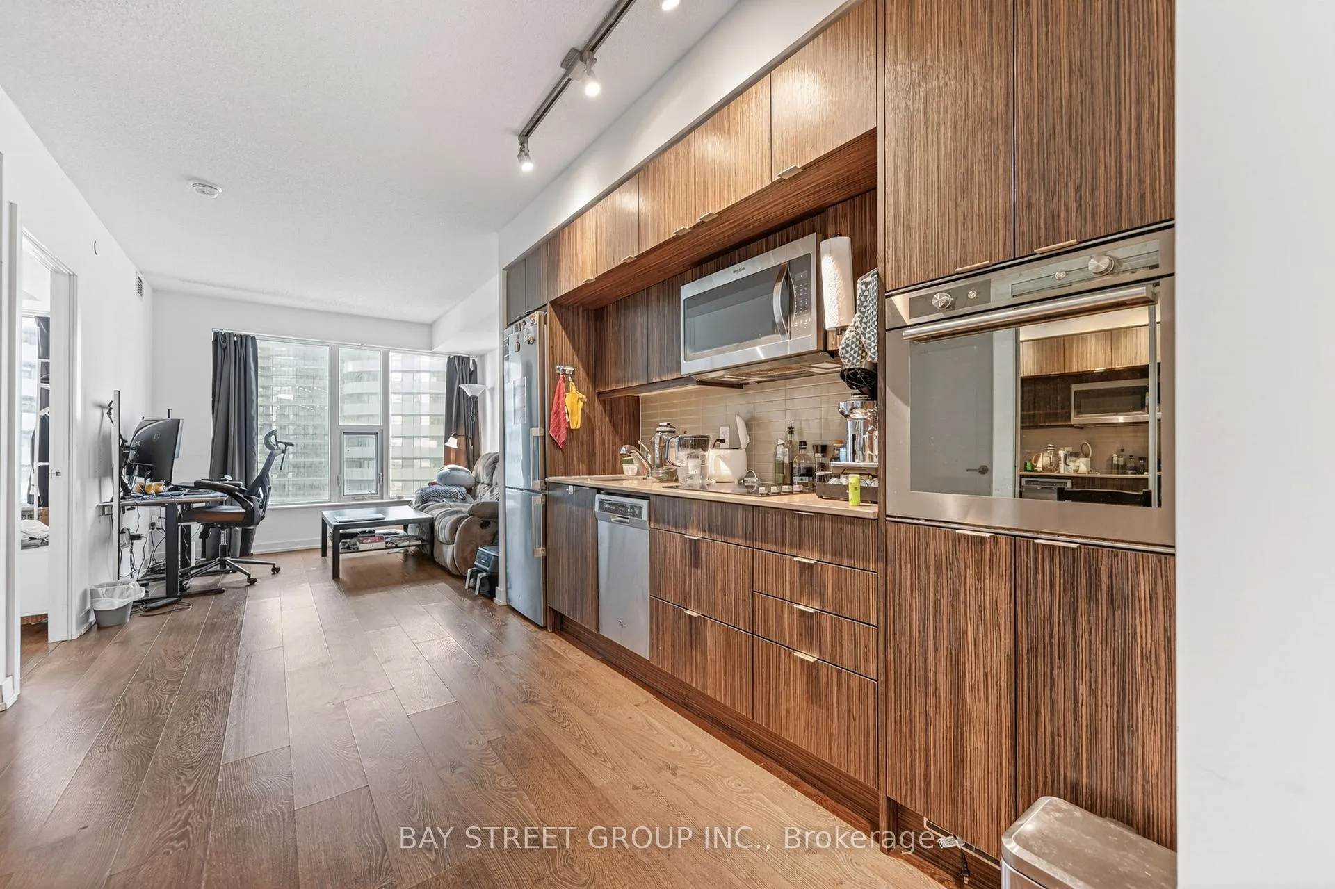 Photo 6 of Unit 1002, 10 York Street, Toronto, Waterfront Communities — HOMEH