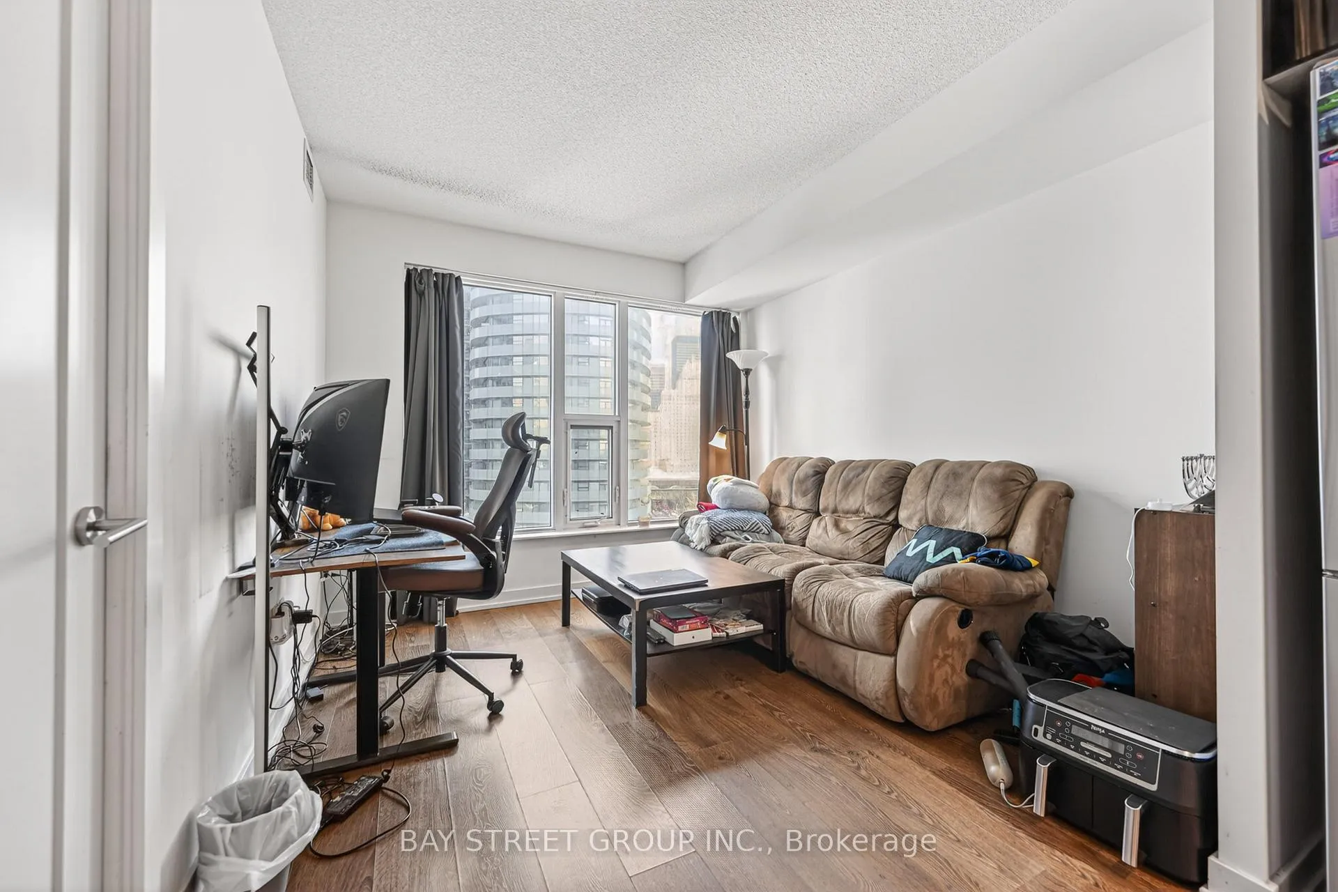 Photo 8 of Unit 1002, 10 York Street, Toronto, Waterfront Communities — HOMEH