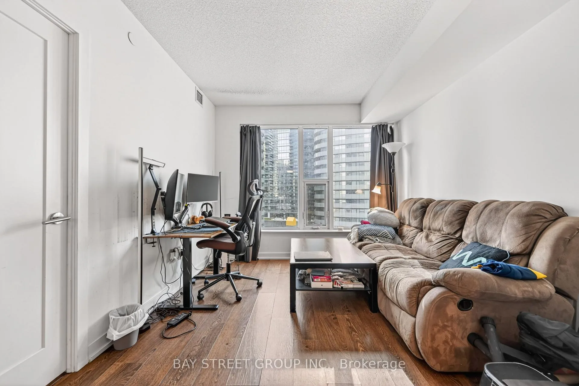 Photo 9 of Unit 1002, 10 York Street, Toronto, Waterfront Communities — HOMEH