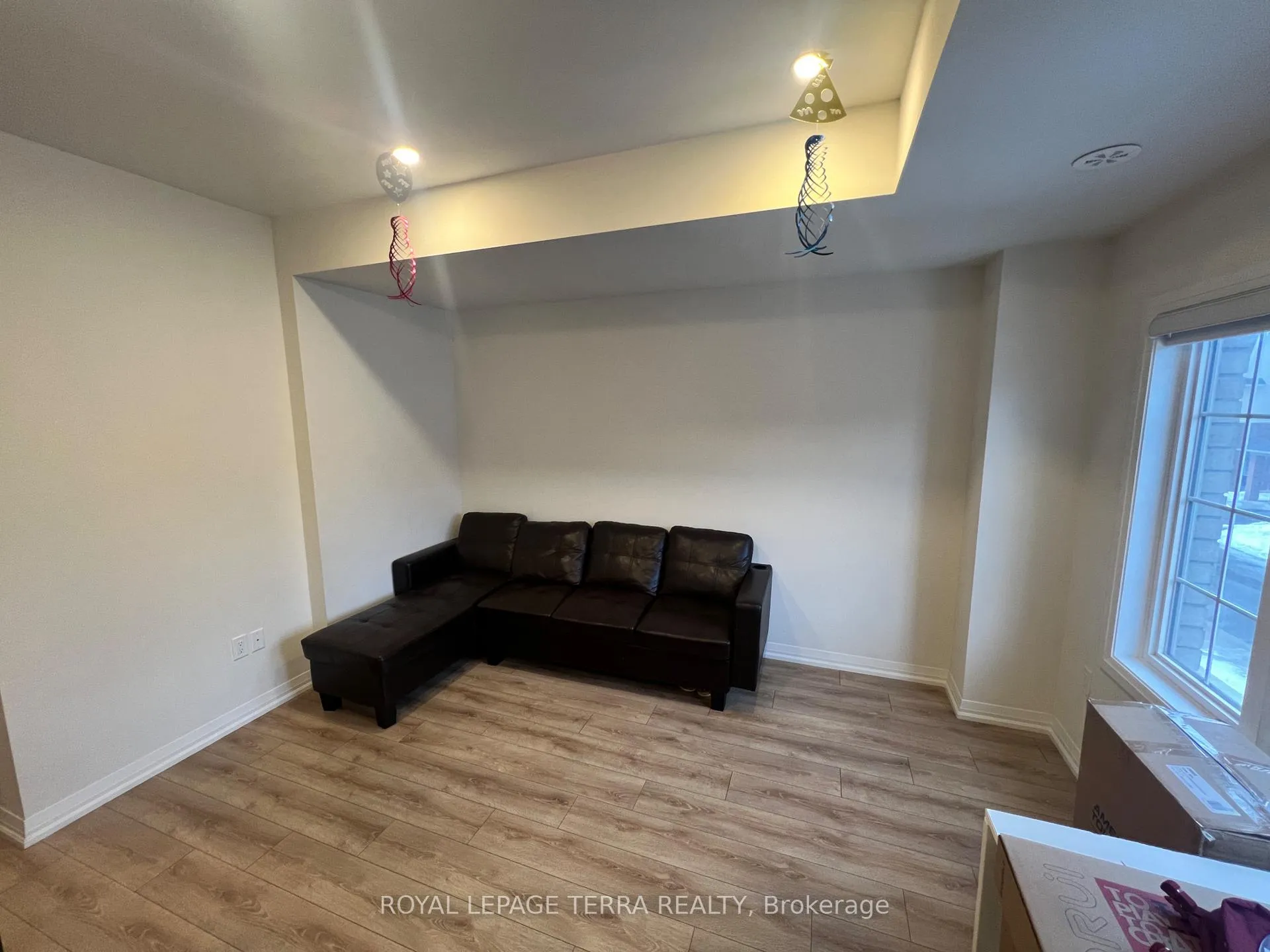 Photo 8 of 185 Royal Northern Path, Oshawa, Windfields — HOMEH