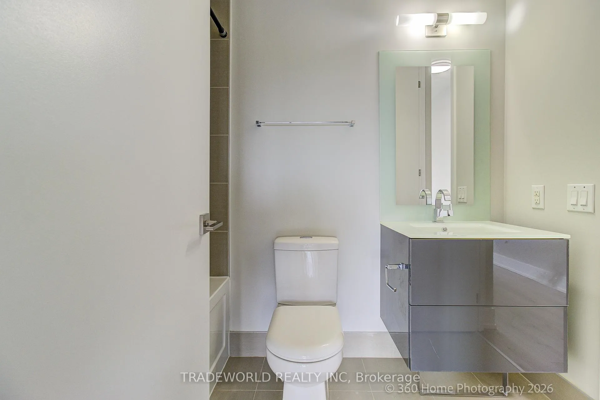 Photo 17 of Unit 1428, 111 St. Clair Avenue W, Toronto, Yonge-St. Clair — HOMEH