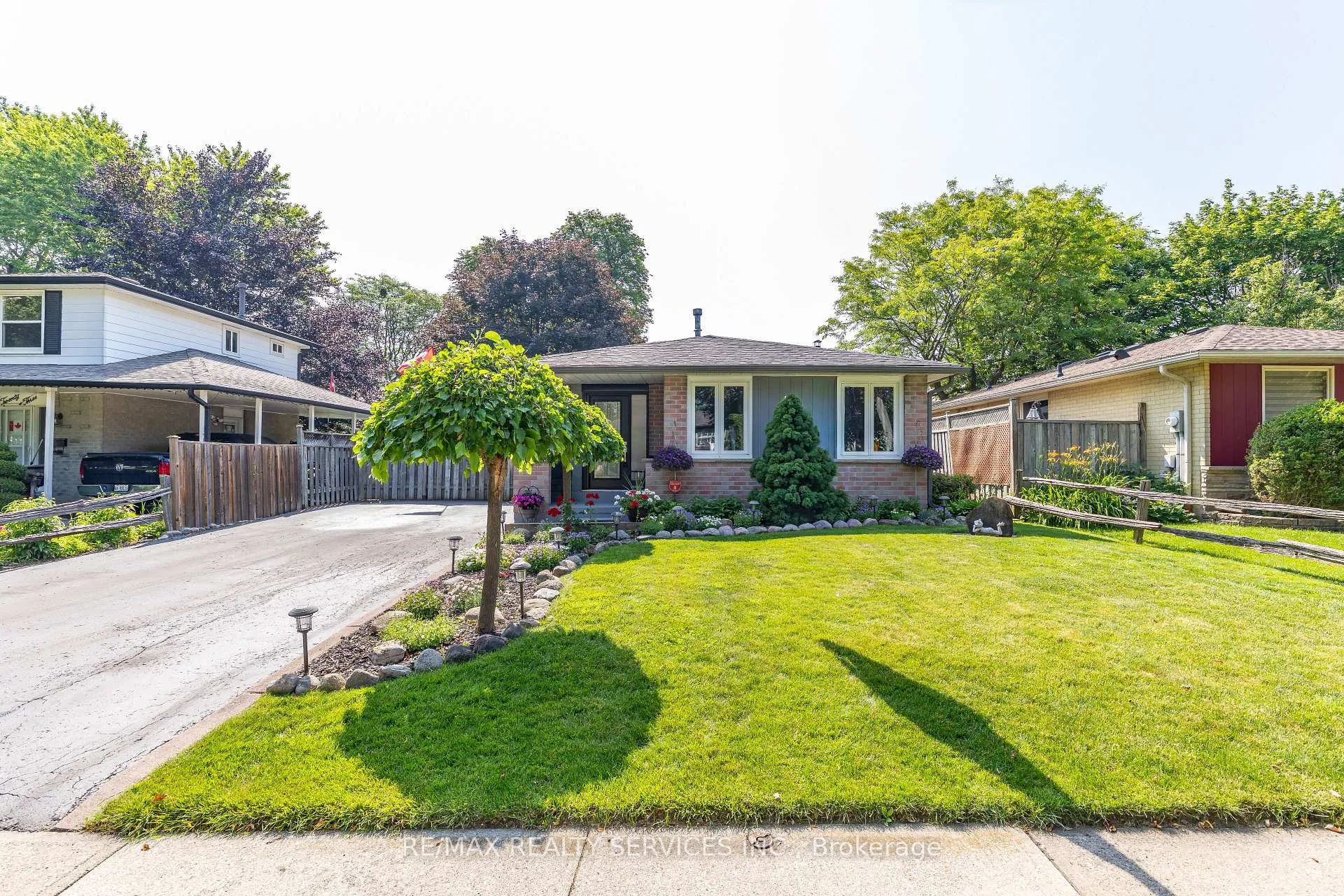 Photo 3 of 21 Herkley Drive, Brampton, Madoc — HOMEH