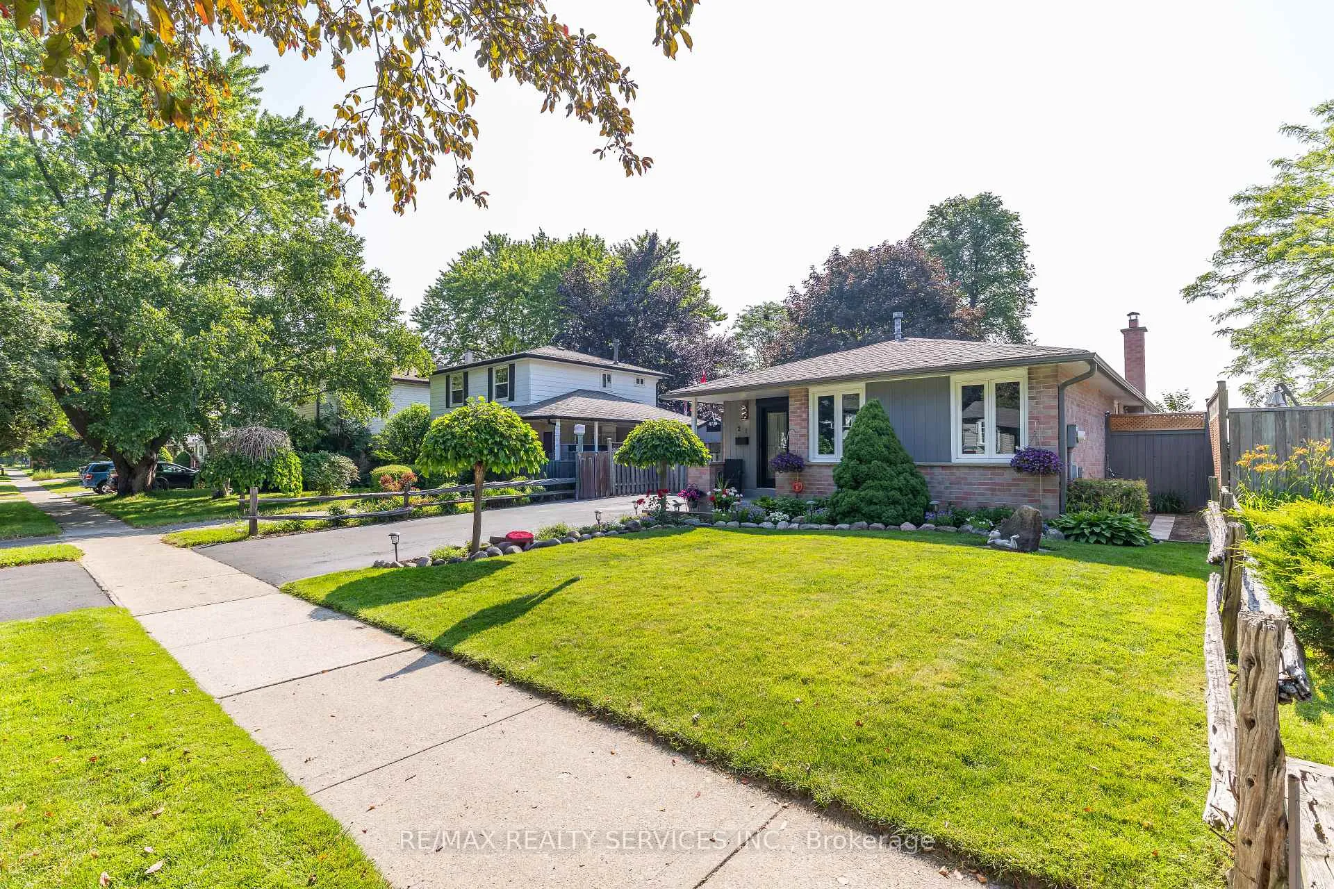Photo 4 of 21 Herkley Drive, Brampton, Madoc — HOMEH